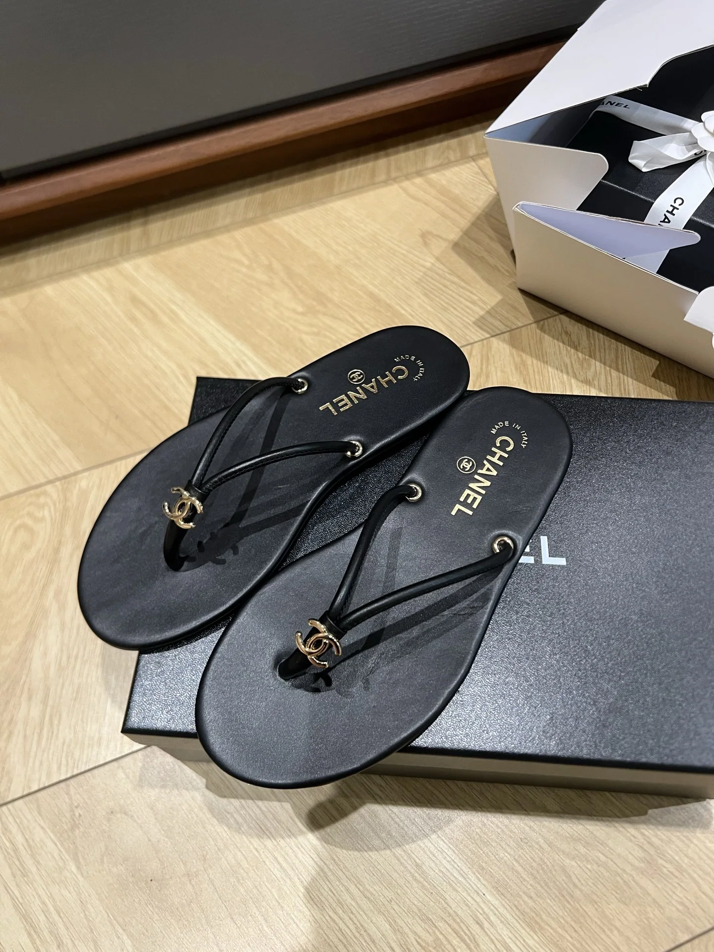 샤넬 램스킨 플립플롭 상세 이미지 1
