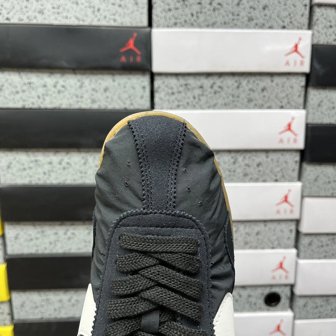 나이키 [YJ] HV8547-001 201605 Nike Moon Shoe SP Jacquemus Off Noir 상세 이미지 2