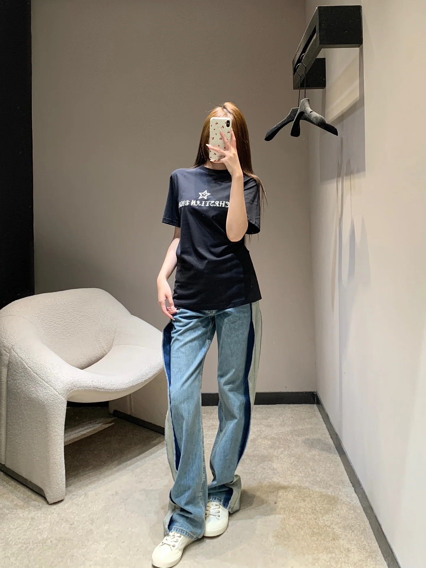 디올 여성 반팔 티셔츠 오각별 자수 상세 이미지 6