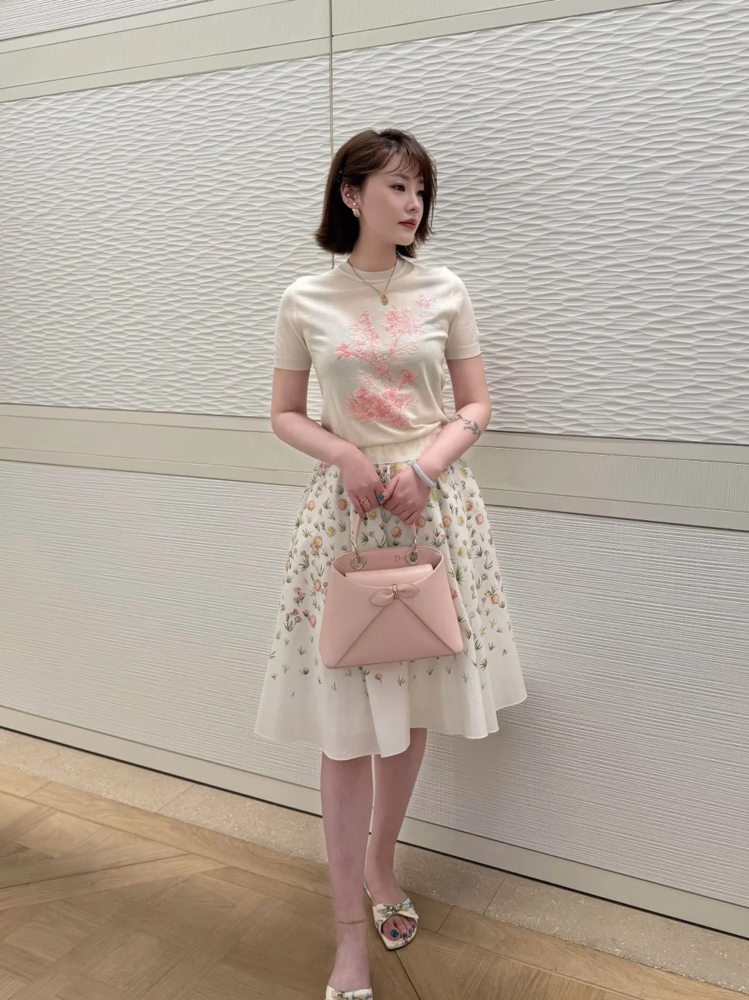 디올 꽃무늬 가든 프린트 반팔 티셔츠 상세 이미지 6