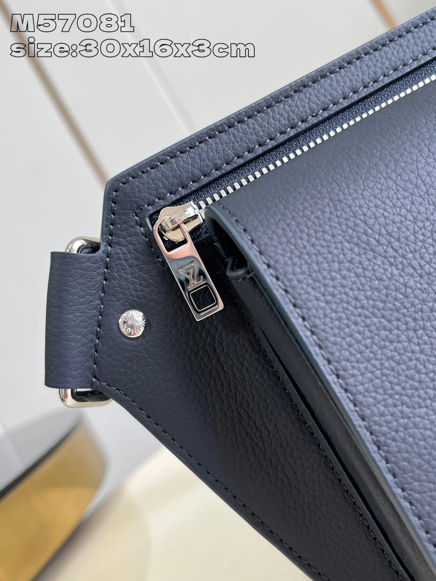 루이비통 M57081 블루 숄더백 미니 상세 이미지 4
