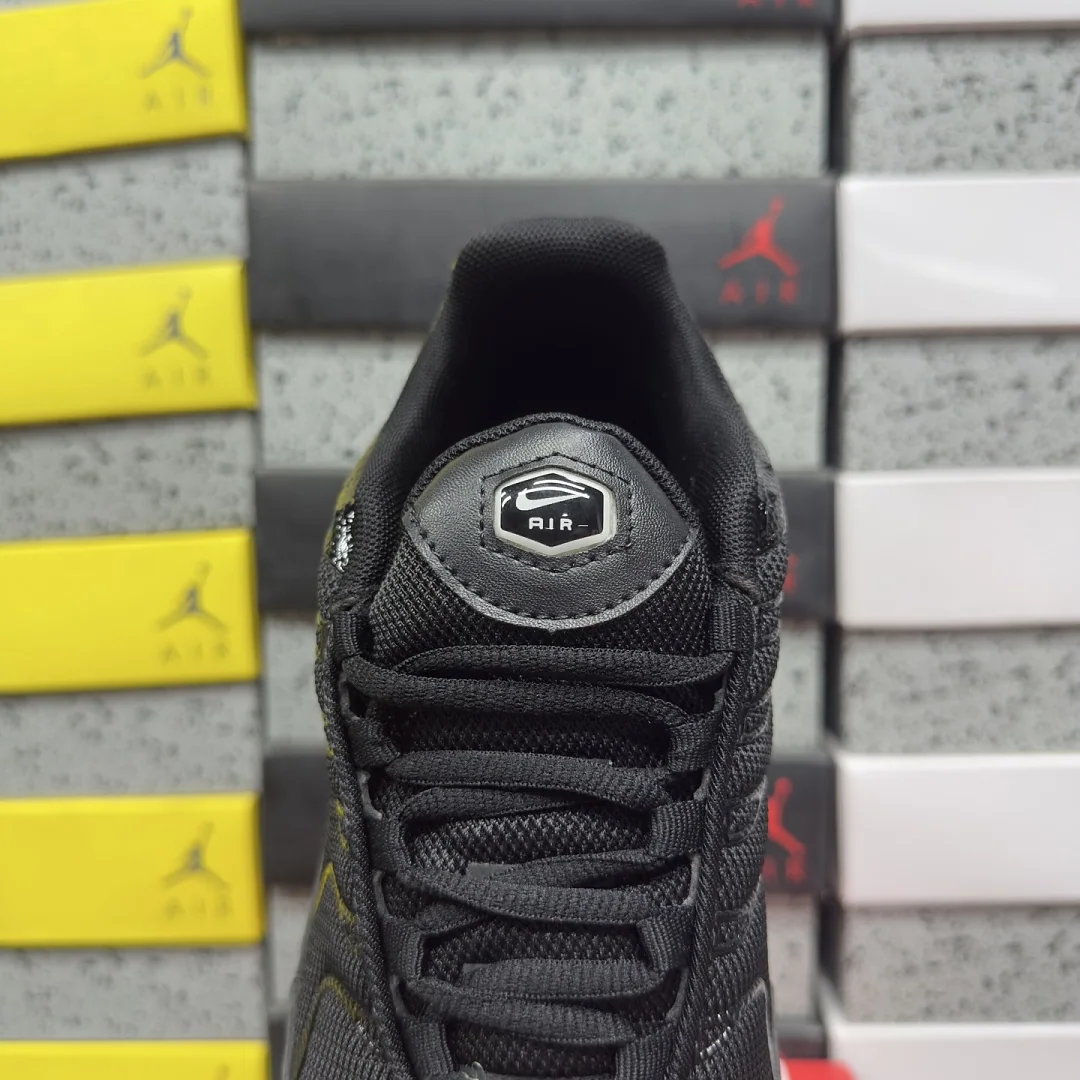 나이키 [BD] 에어 맥스 플러스 604133-050 201896 Nike Air Max Plus Triple Black 상세 이미지 2
