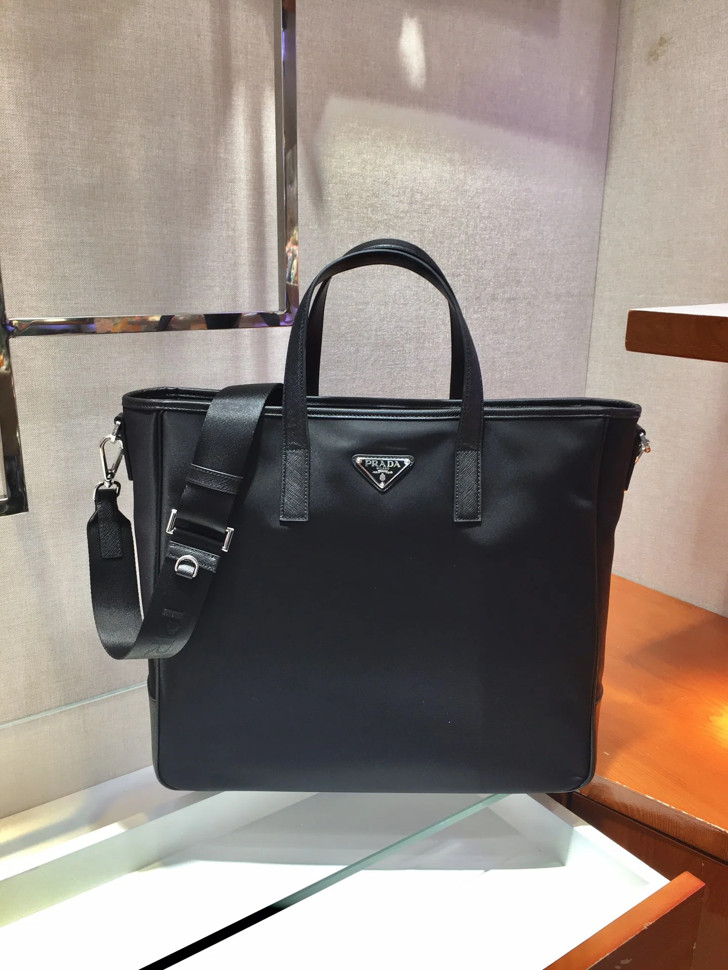 프라다 나일론 토트백 2VG064 상세 이미지 2