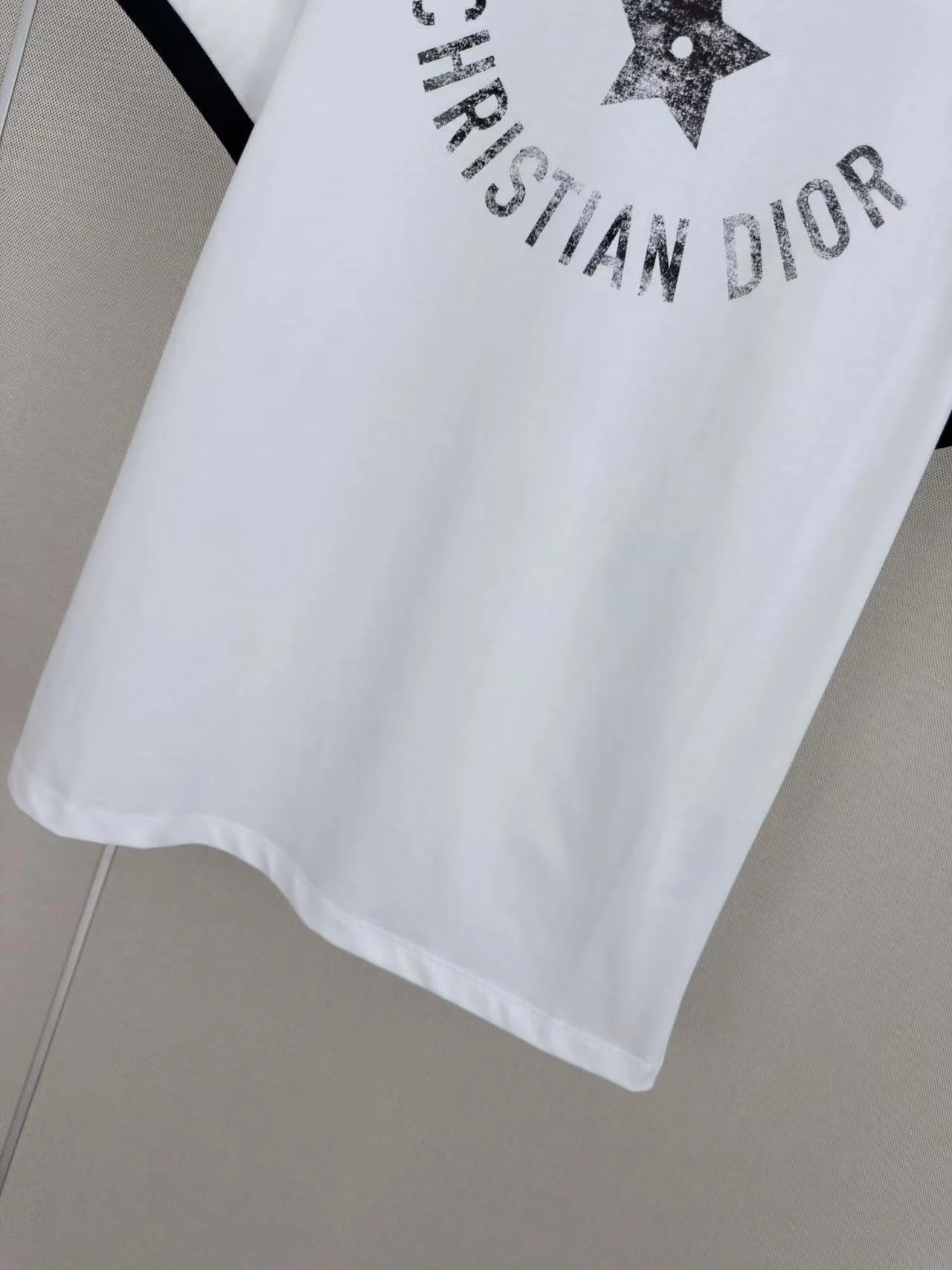디올 오각별 프린트 반팔 티셔츠 상세 이미지 5