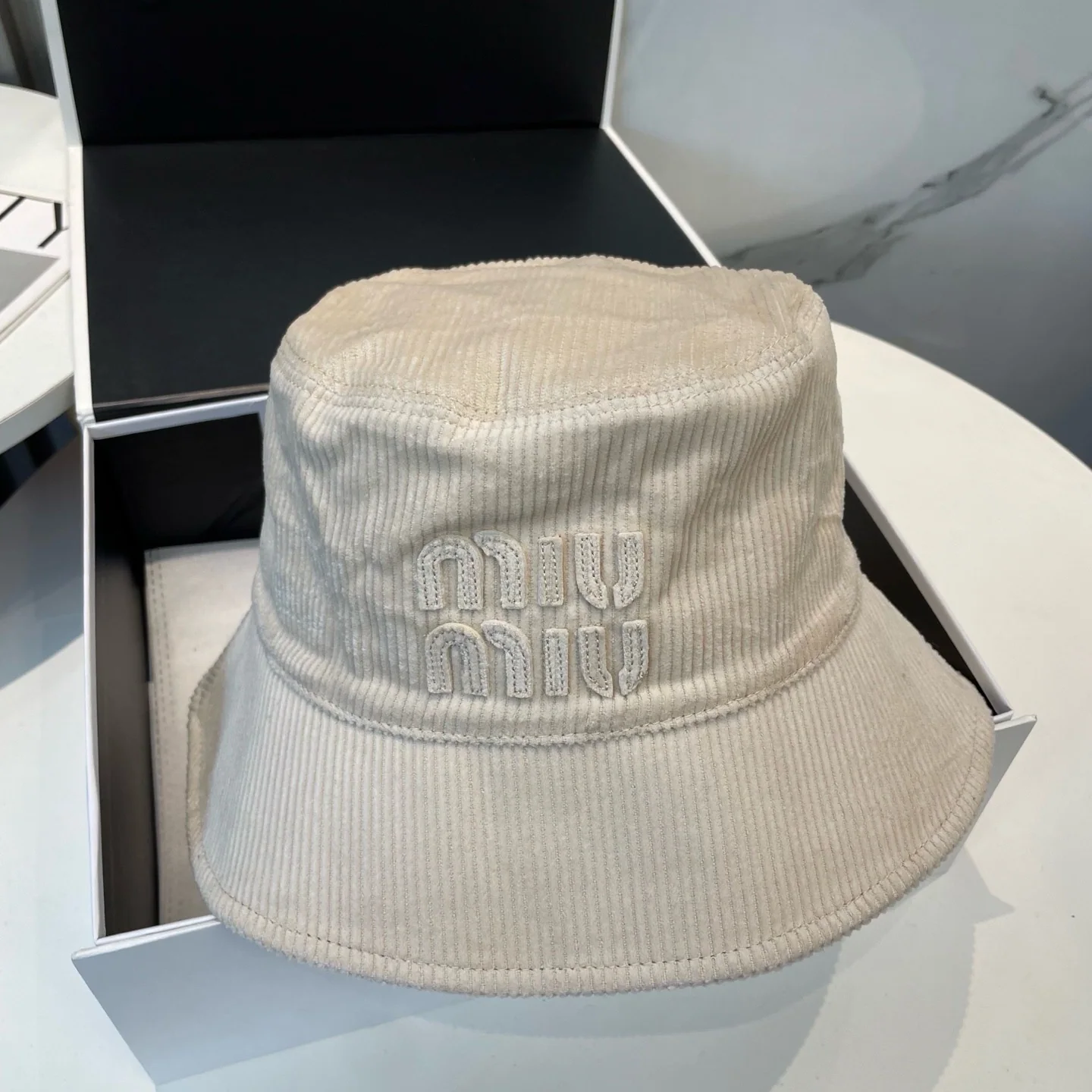 미우미우 모자 81324 Miu Miu Cap 상세 이미지 4