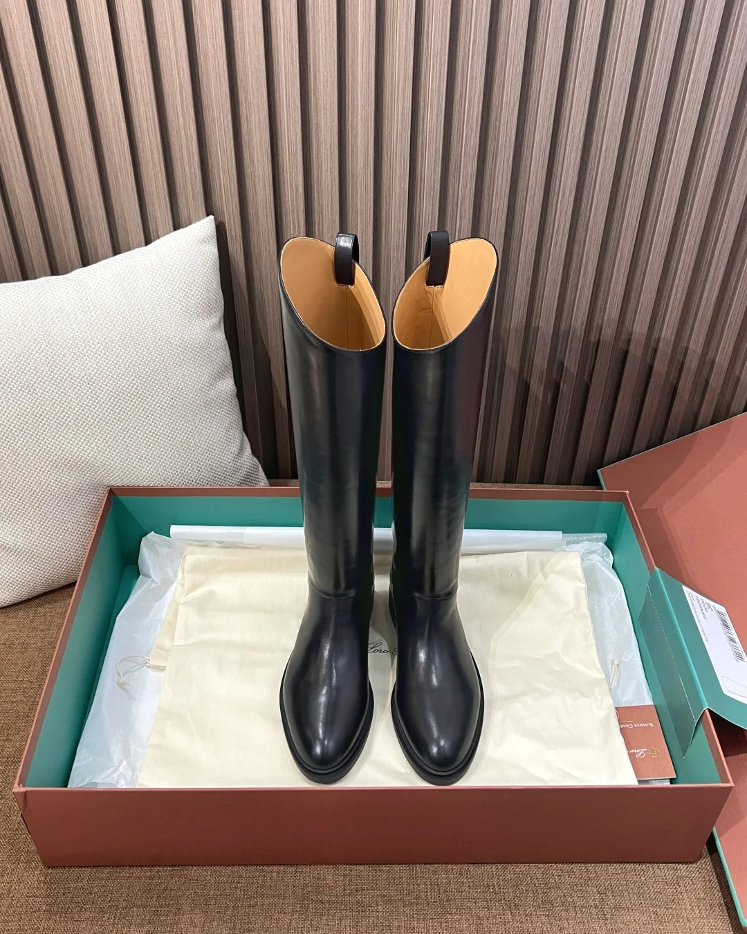 로로피아나 부츠 가죽 메탈 로고 굽 상세 이미지 2