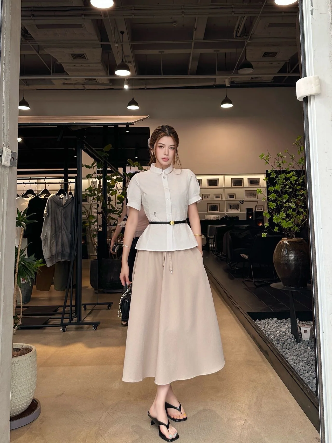 디올 CD 펜던트 드로스트링 허리 미디 스커트 상세 이미지 1