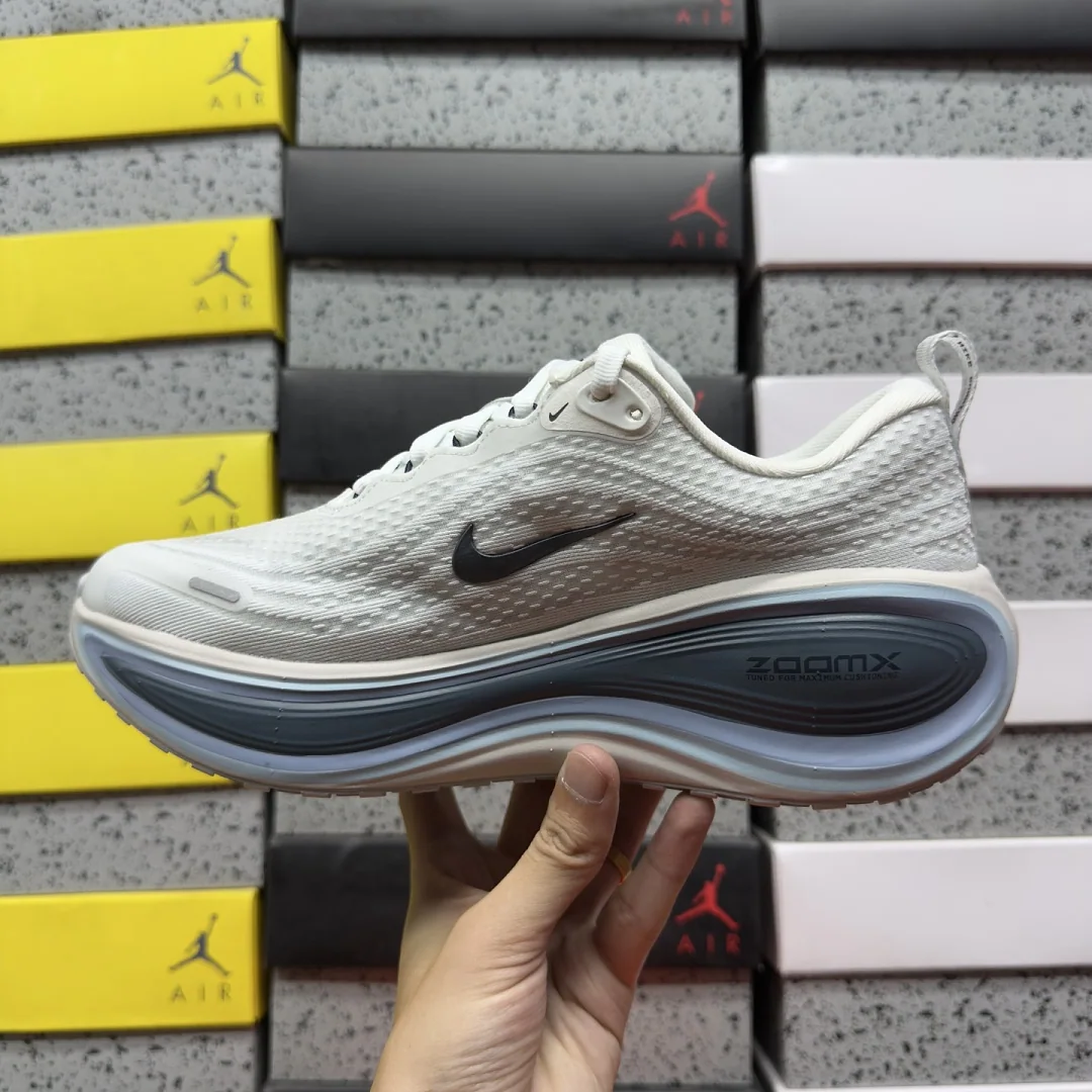 나이키 [XY] 보메로 플러스 오프 HV8150-111 201821 Nike Vomero Plus Off White Thunderstorm 상세 이미지 6