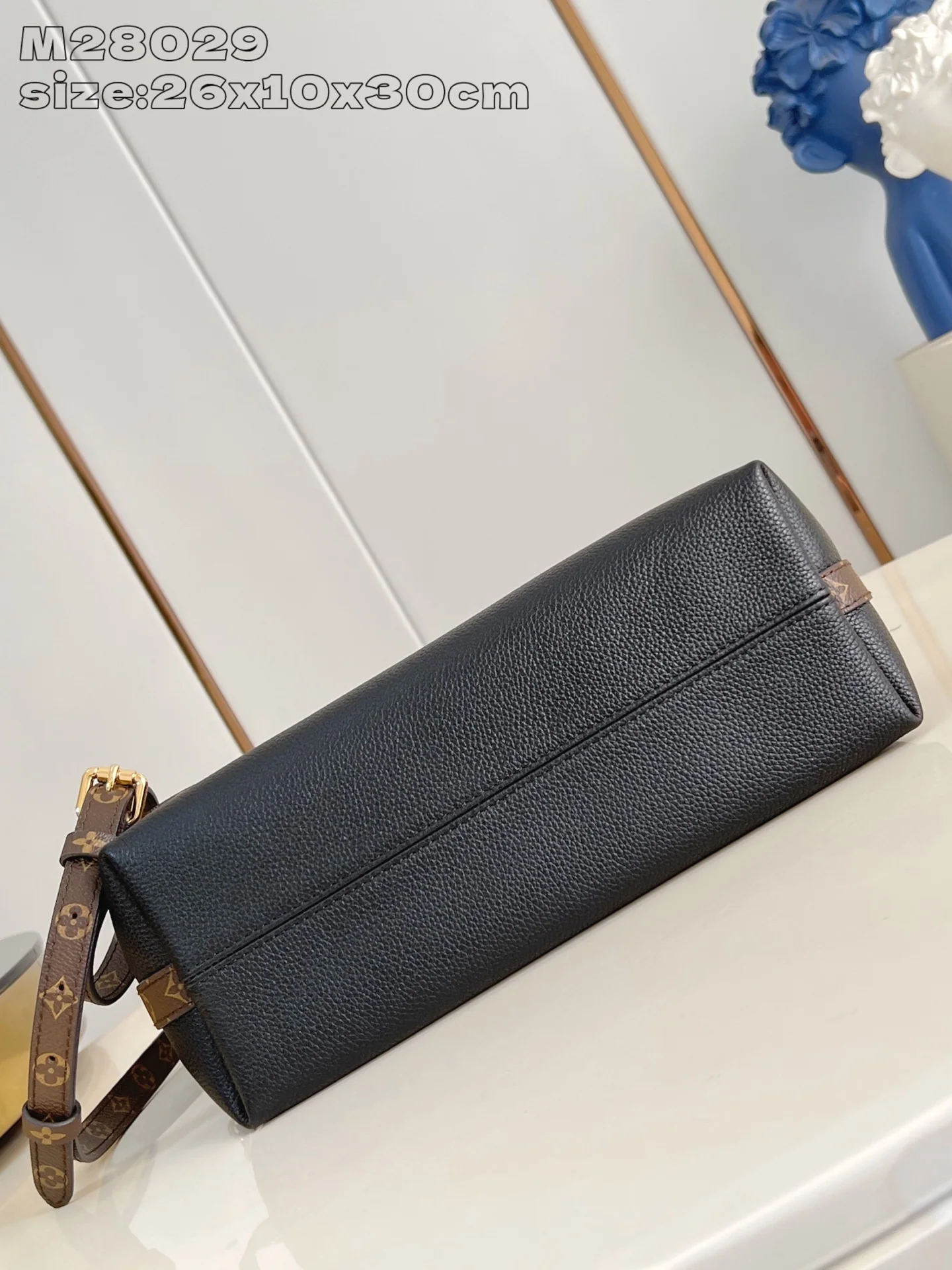 루이비통 M28029 블랙 핸드백 상세 이미지 5