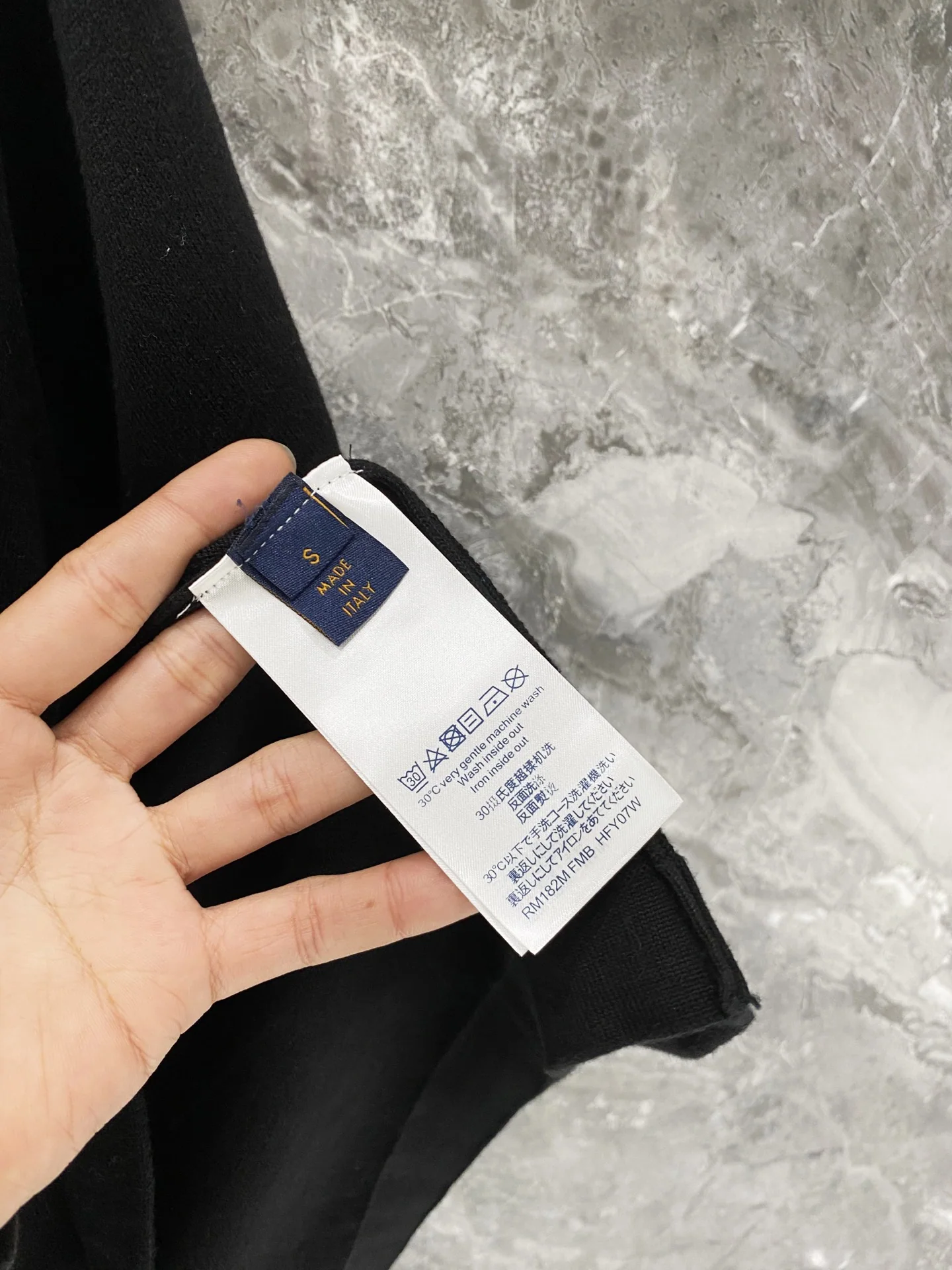 루이비통 엠보스 자카드 니트 반팔 티셔츠 26 FW 상세 이미지 9
