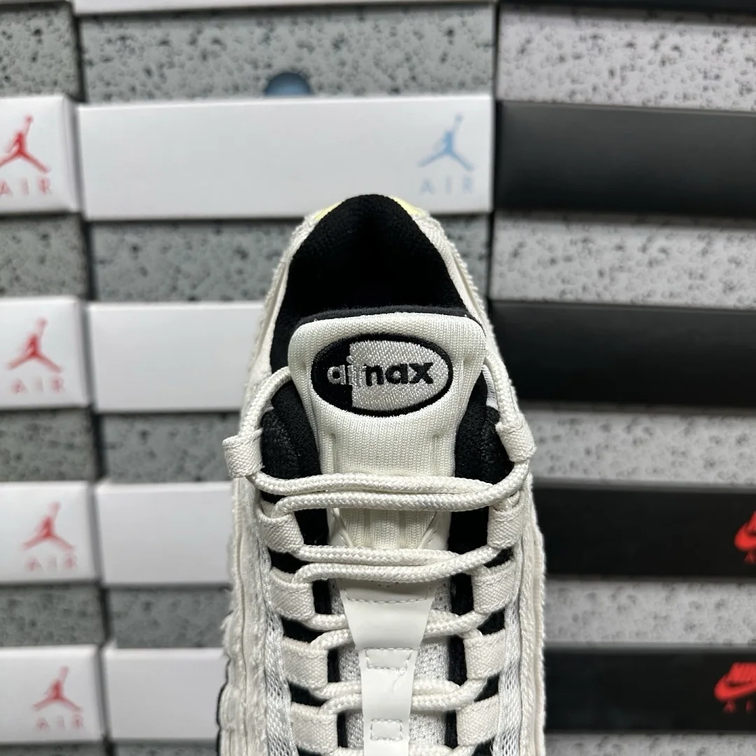나이키 [KZ2.0] 에어 맥스 95 IO0284-010 201810 Nike Air Max 95 Big Bubble City Pack 상세 이미지 4
