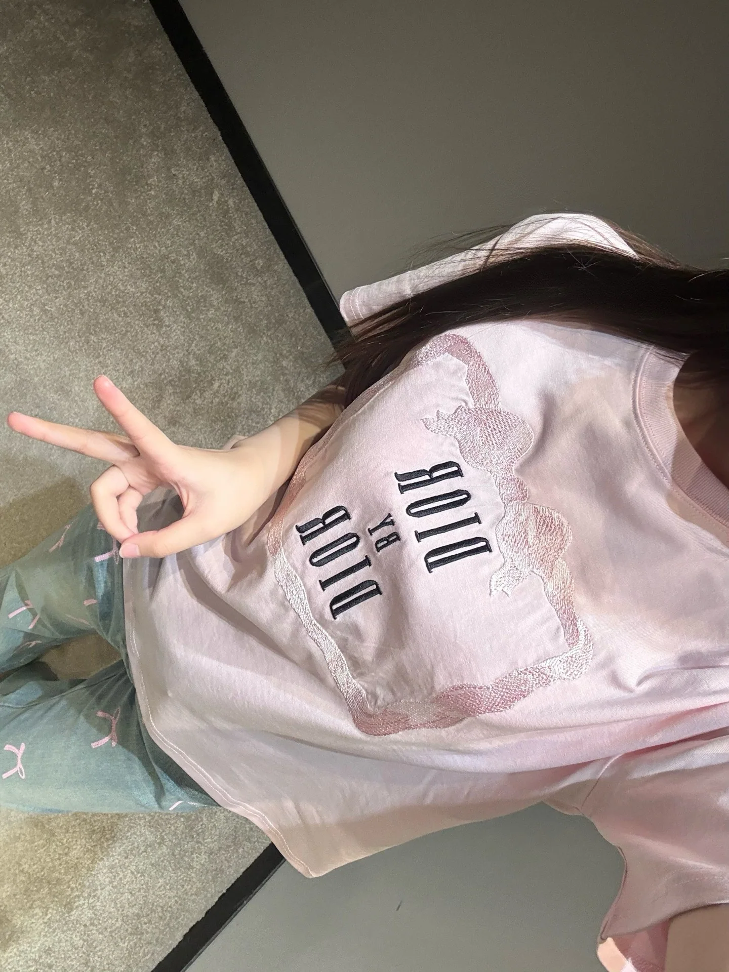 디올 벚꽃 핑크 자수 반팔 티셔츠 상세 이미지 5