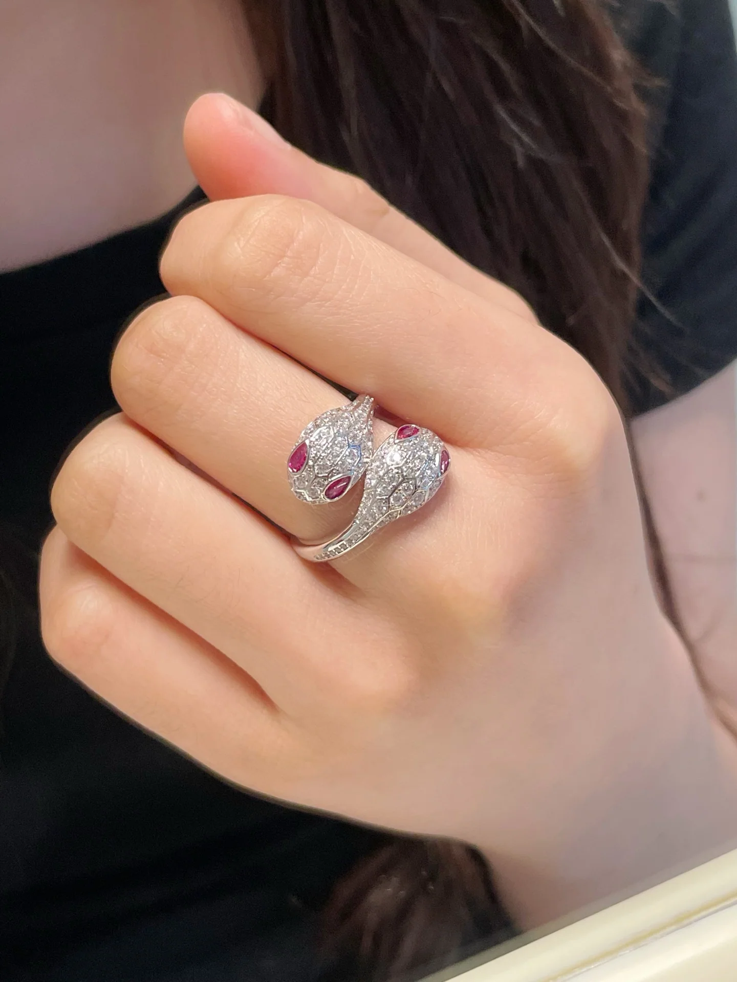 불가리 더블헤드 다이아몬드 스네이크 반지 상세 이미지 1
