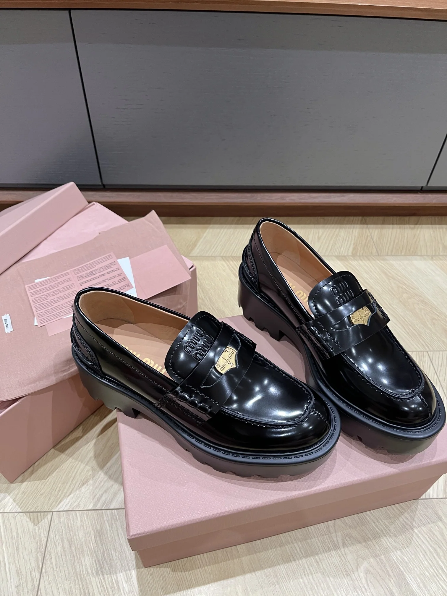 미우미우 신발 상세 이미지 2