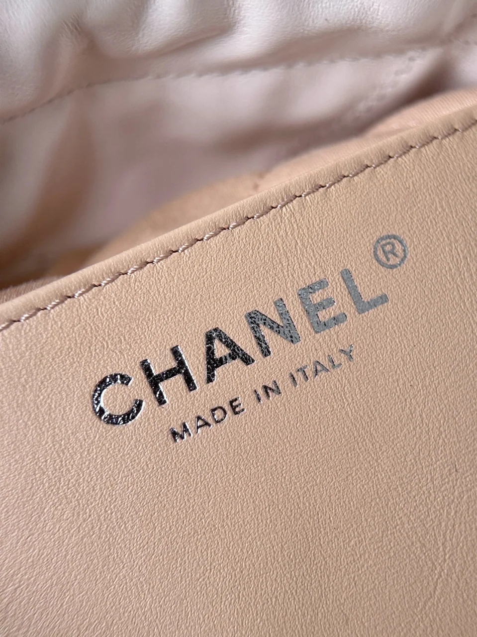 샤넬 미니 화이트 은장 가방 상세 이미지 8