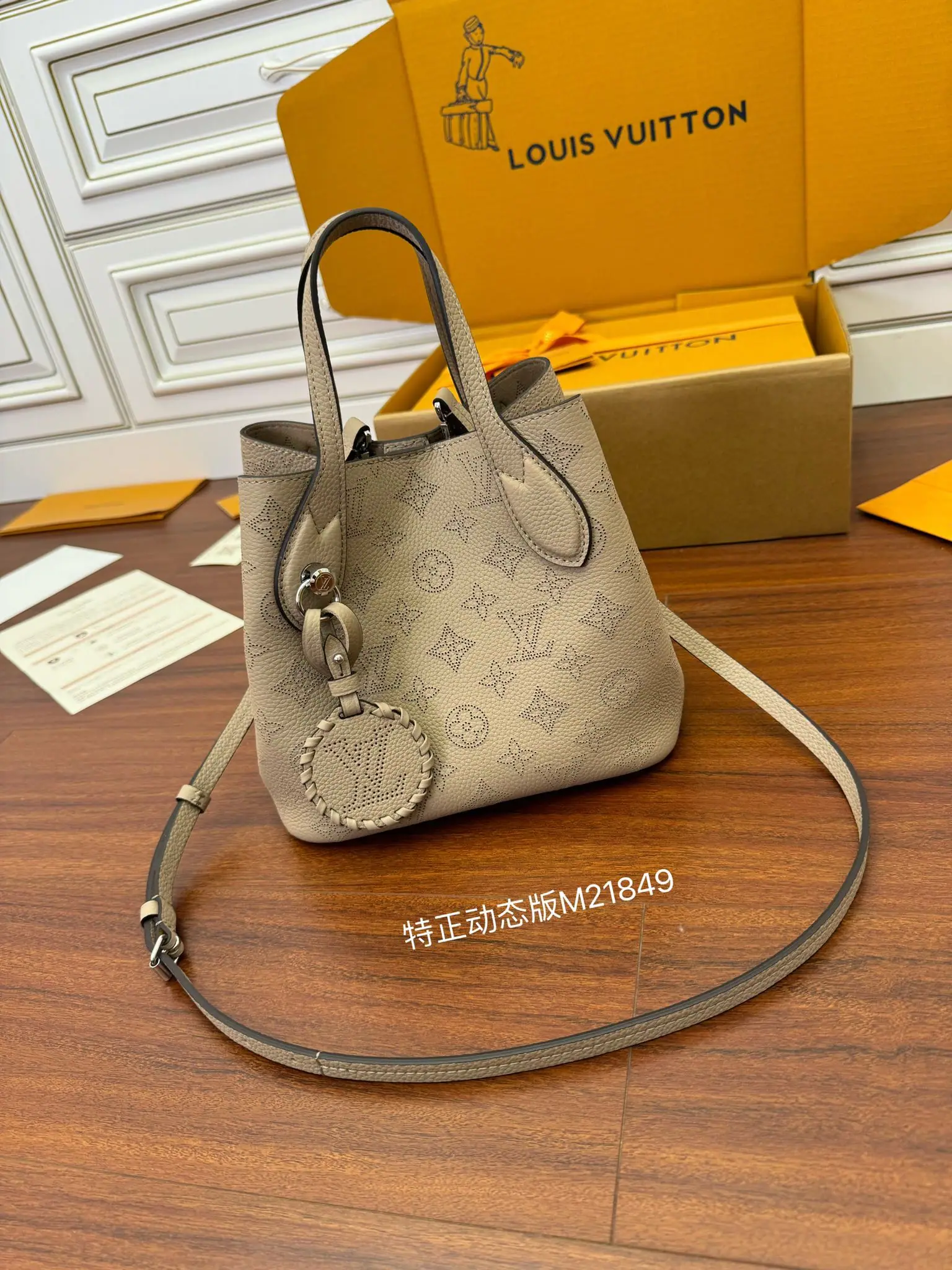 루이비통 M21849 가방 상세 이미지 4