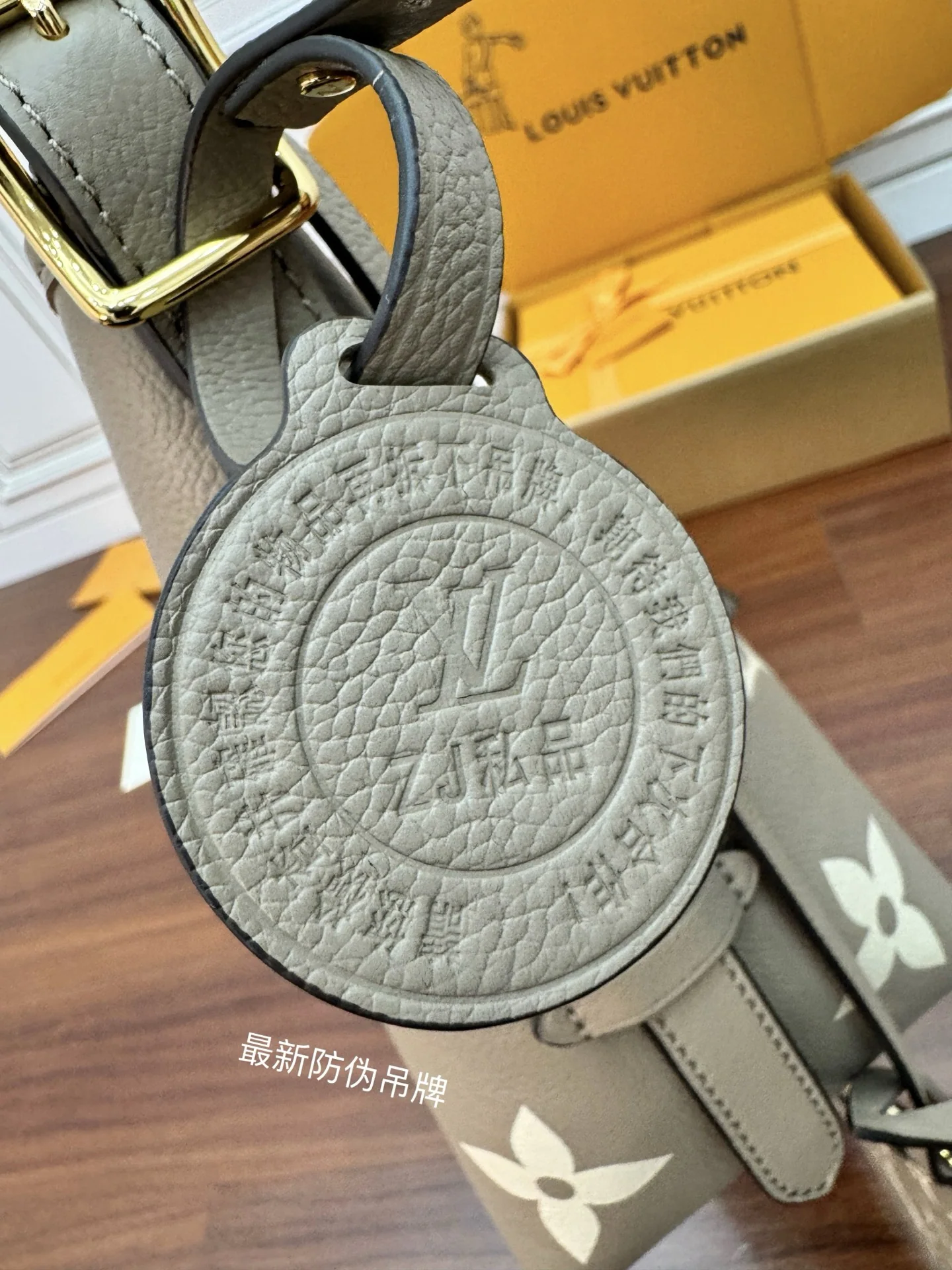 루이비통 다이아몬드 패턴 가죽 가방 M47180 상세 이미지 3