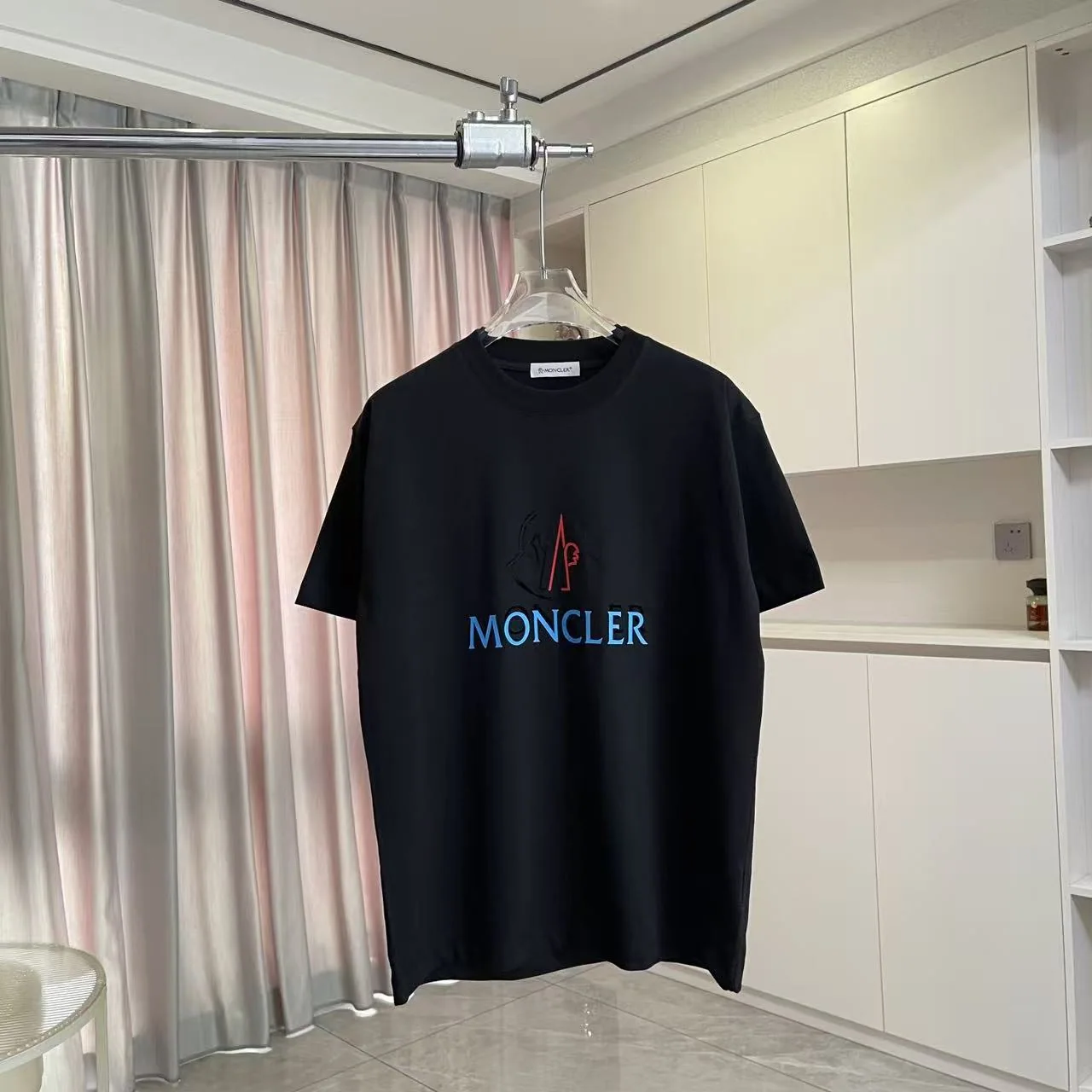 몽클레어 퍼스널라이즈 로고 플로키 반팔 티셔츠 상세 이미지 1