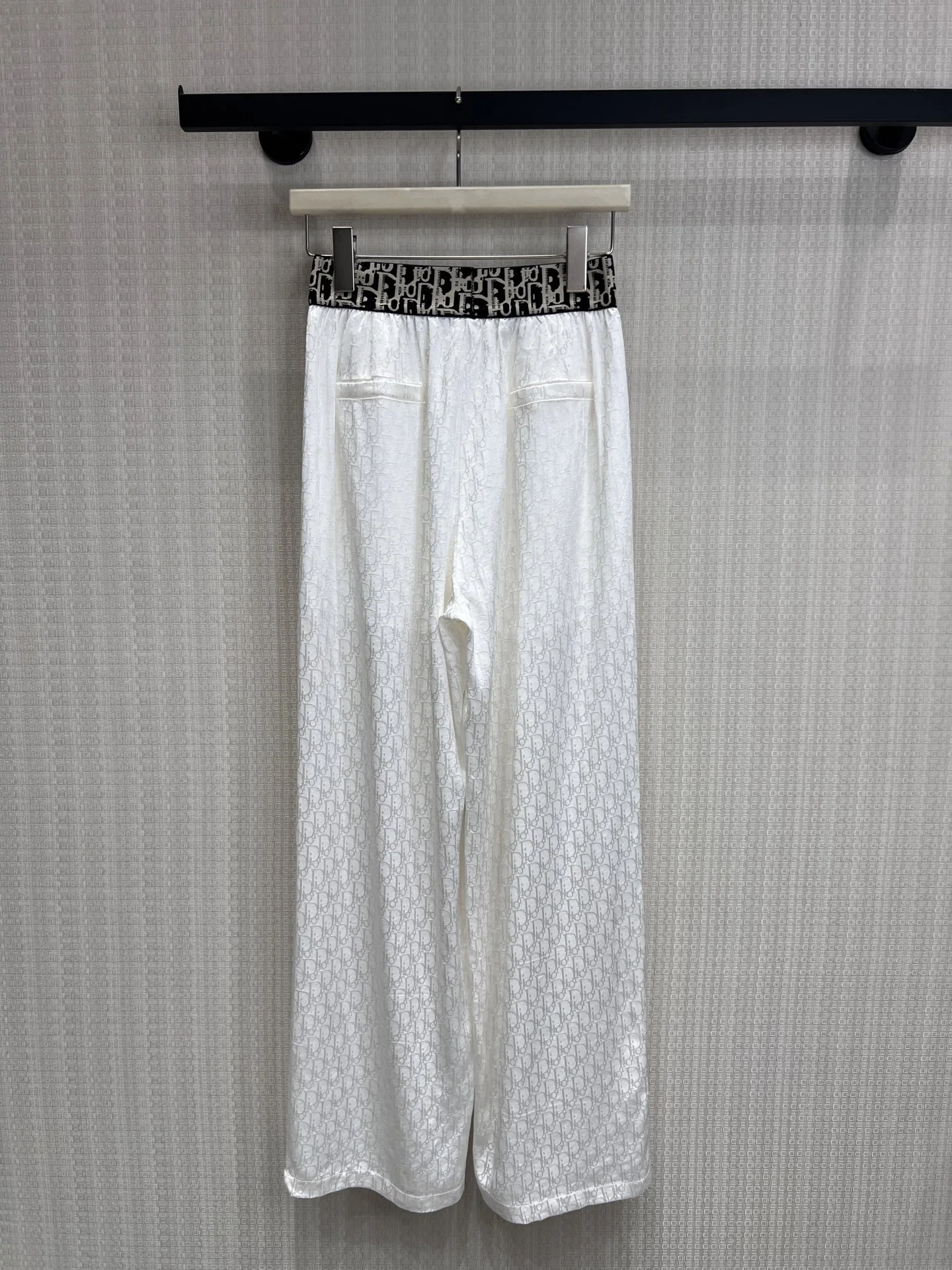 디올 레터 프린트 레이온 여성 바지 상세 이미지 2