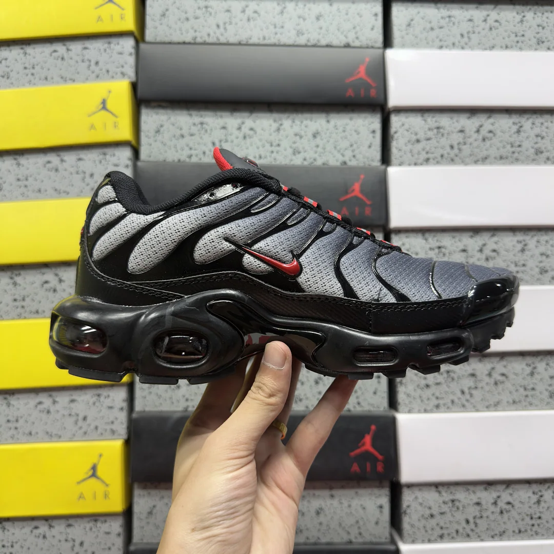 나이키 [BD] 에어 맥스 플러스 CI2299-001 201844 Nike Air Max Plus Black Gradient Red 상세 이미지 3