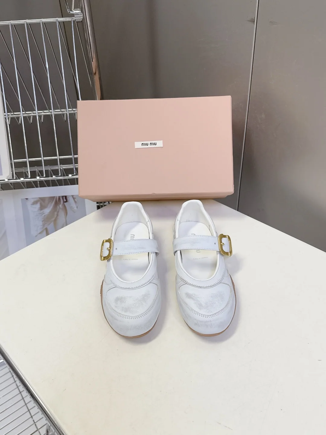 미우미우 레트로 캐주얼 신발 상세 이미지 1