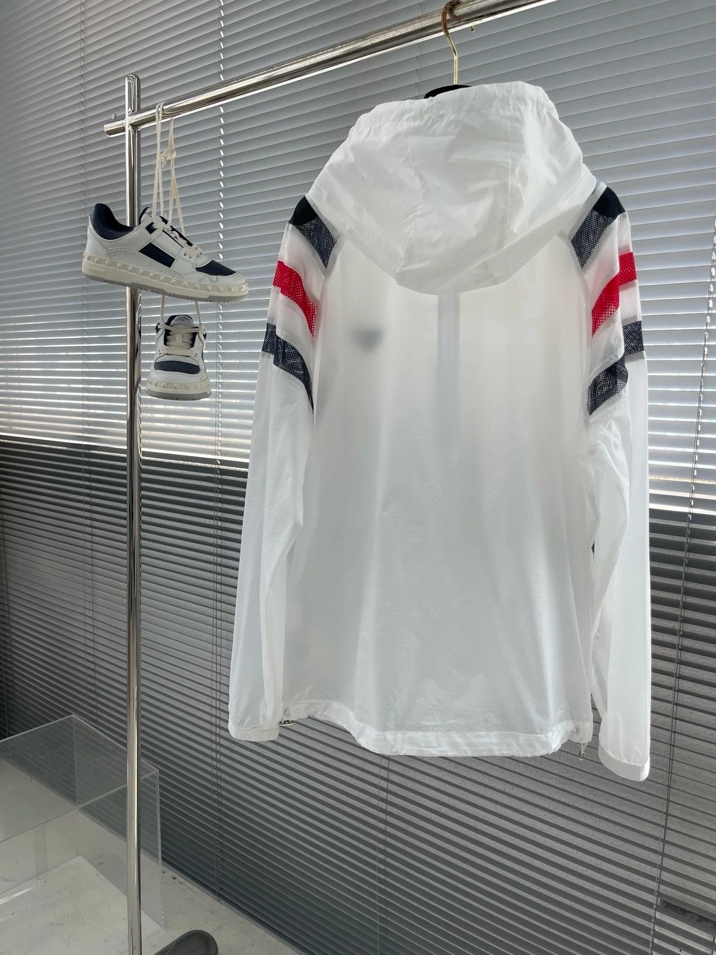 프라다 메시 패널 후드 남성 자켓 상세 이미지 2