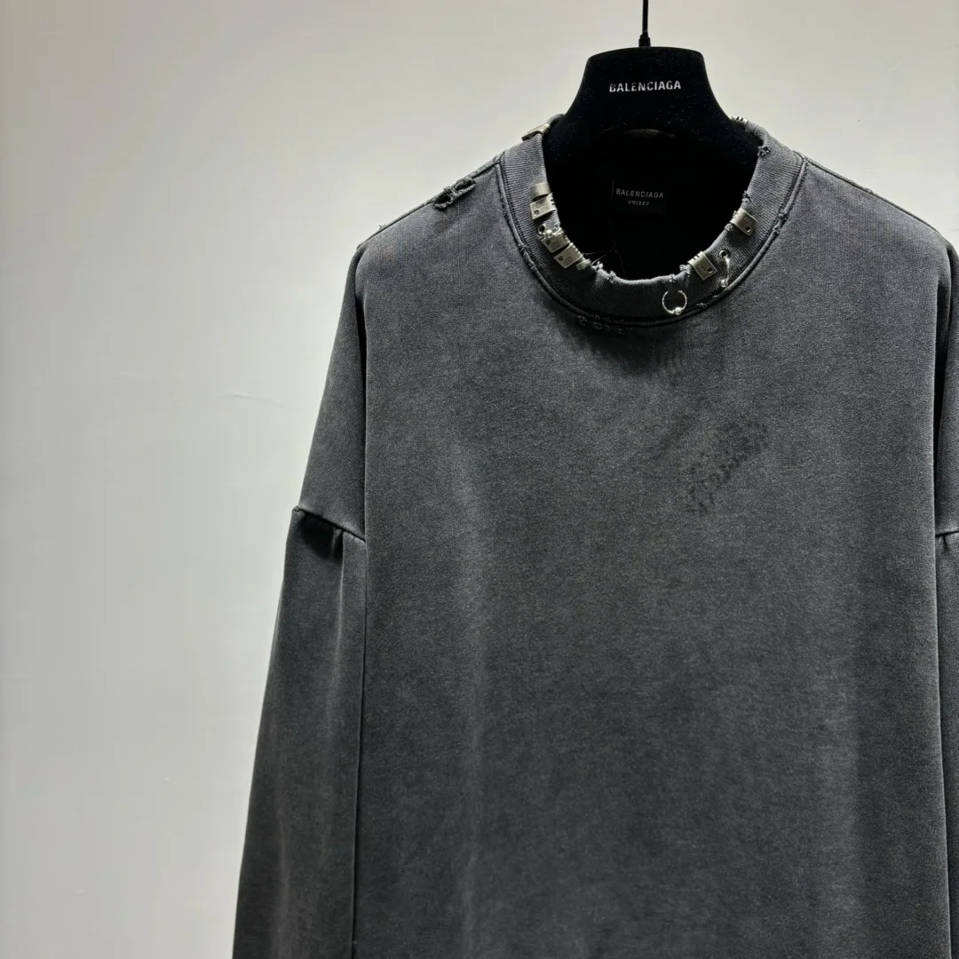 발렌시아가 오버사이즈 펀칭 넥 긴팔 티셔츠 23 FW 상세 이미지 2
