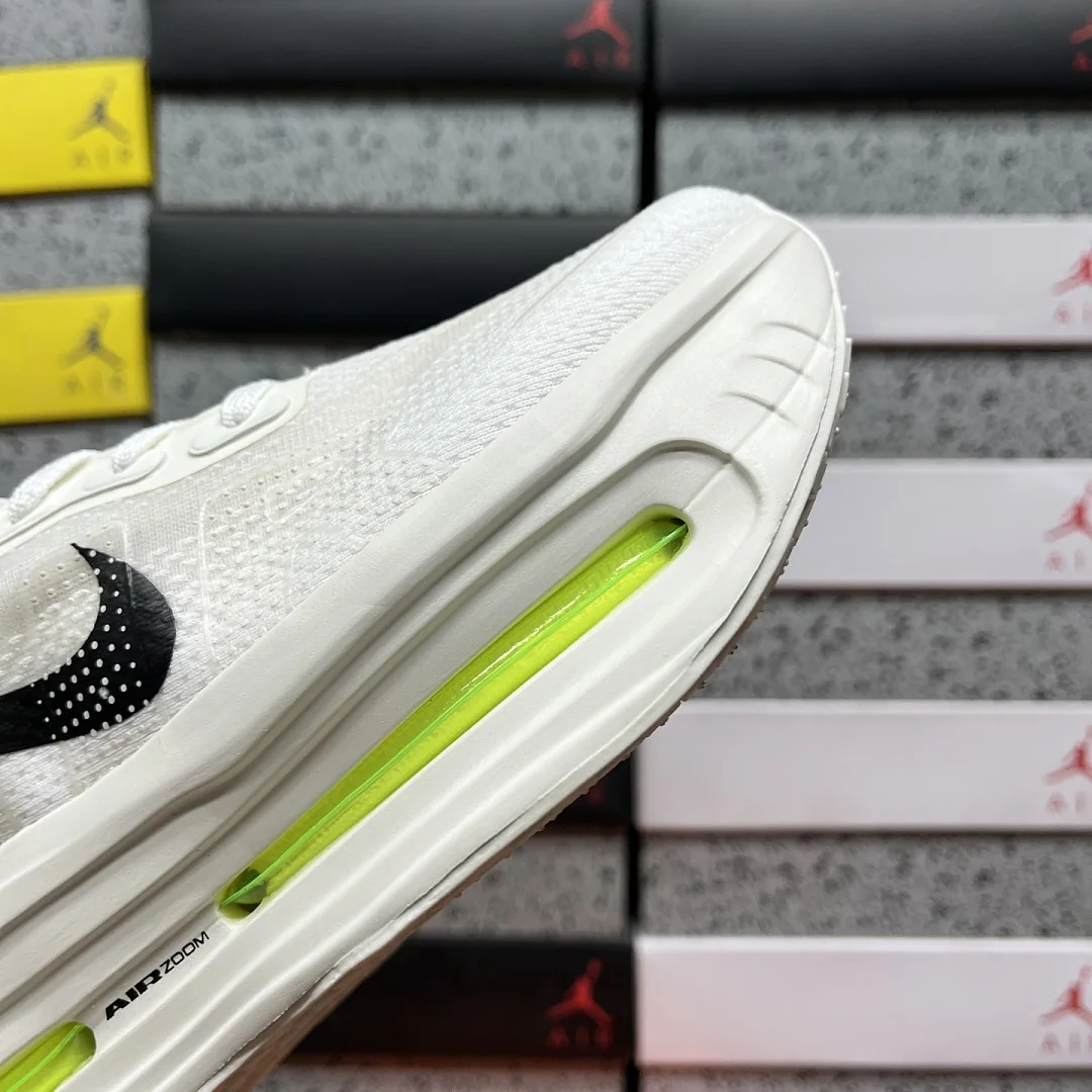 나이키 [CG] 보메로 프리미엄 HQ2050-303 201982 Nike Vomero Premium 상세 이미지 4