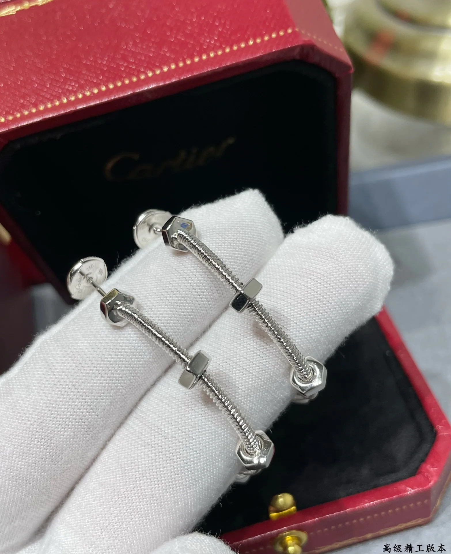 까르띠에 쥬스트 앙 끌루 18 K 골드 스크류 귀걸이 상세 이미지 4