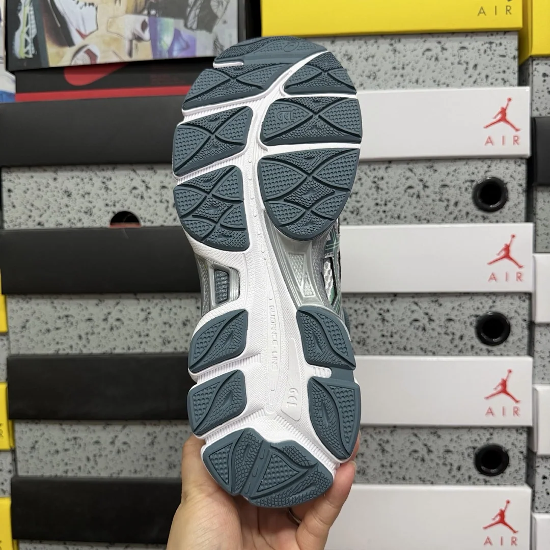 아식스 [TOP] 젤 큐뮬러스 16 1203A733-100 200298 Asics Gel-Cumulus 16 White Ironclad 상세 이미지 4