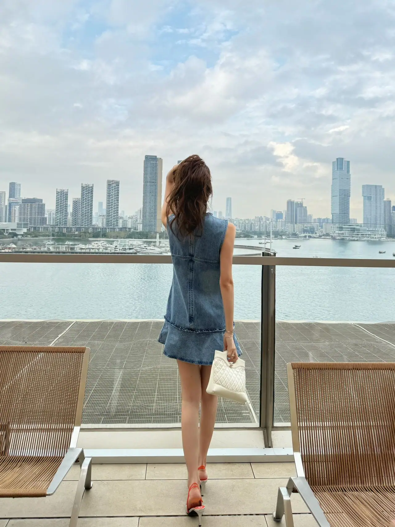샤넬 더블 C 로고 자수 데님 플리츠 원피스 상세 이미지 4