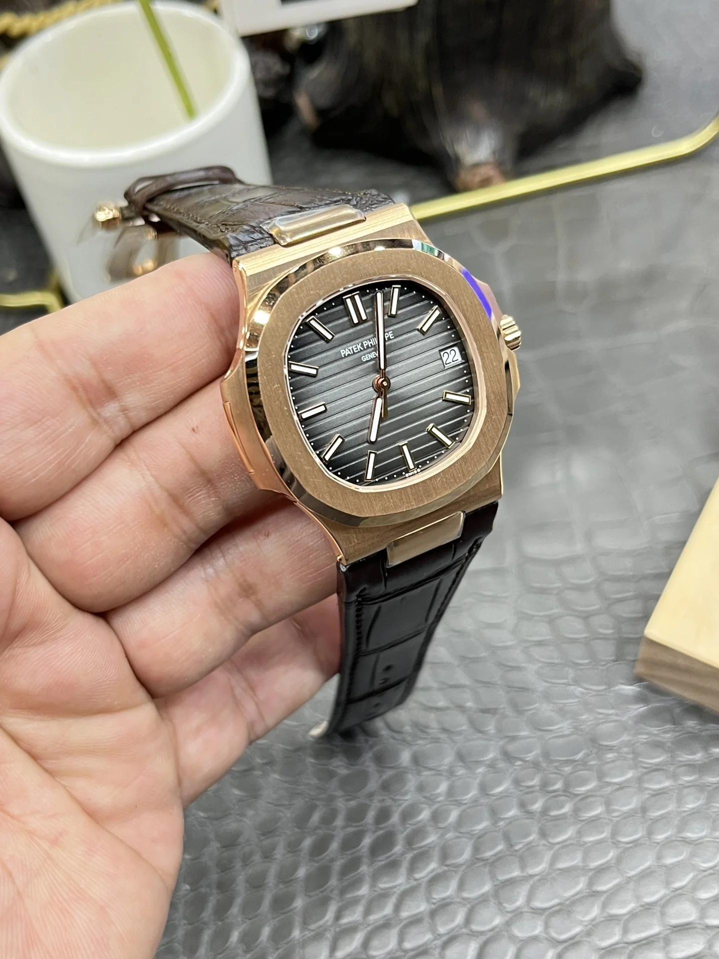 파텍필립 노틸러스 5711 자동 레더스트랩 그레이 다이얼 로즈골드 3 K 공장 레플리카 43986 Patek Philippe 상세 이미지 4