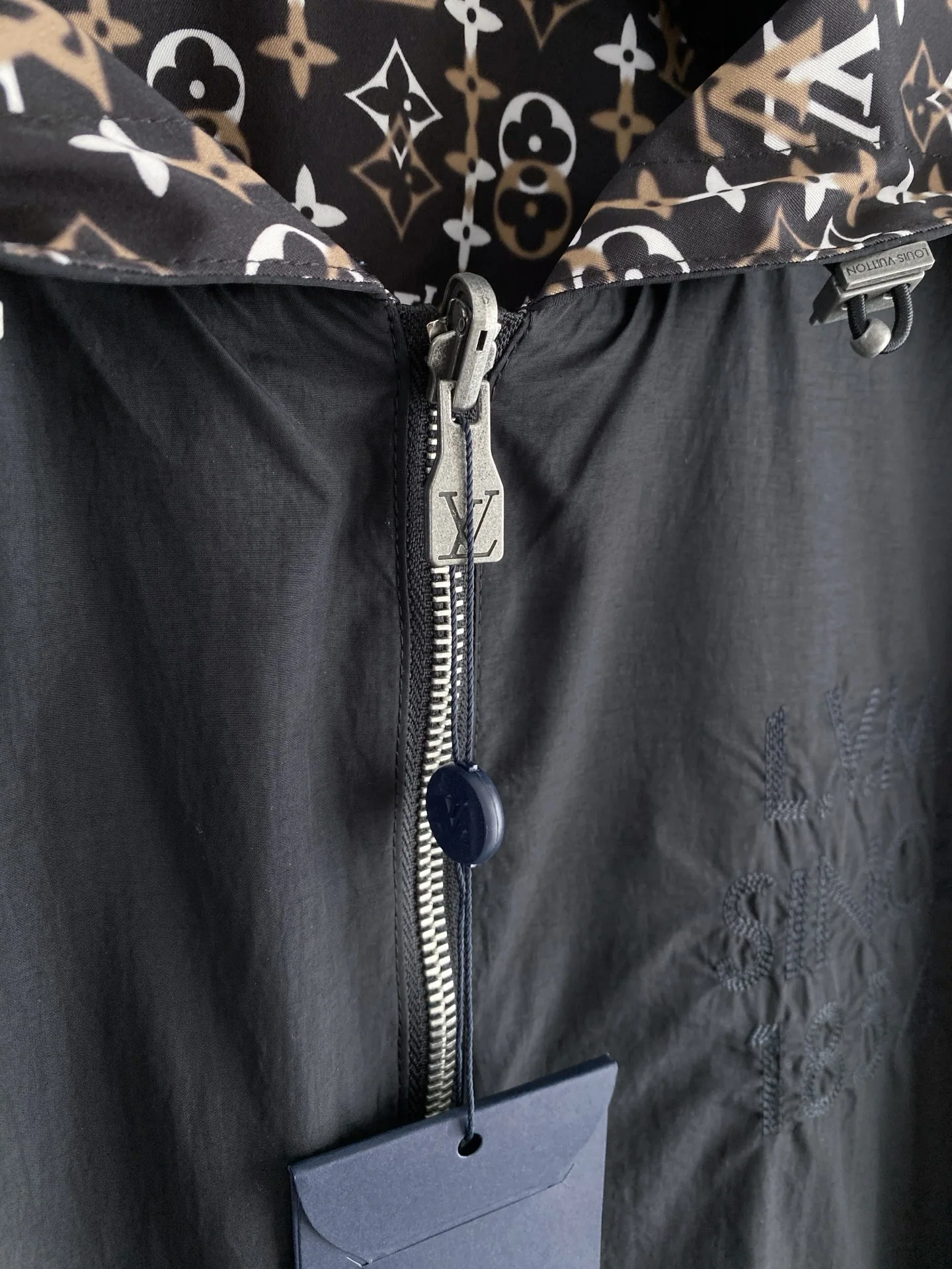 루이비통 2026 S/S 런웨이 클래식 가죽 라벨 재킷 19387 Louis Vuitton 상세 이미지 8