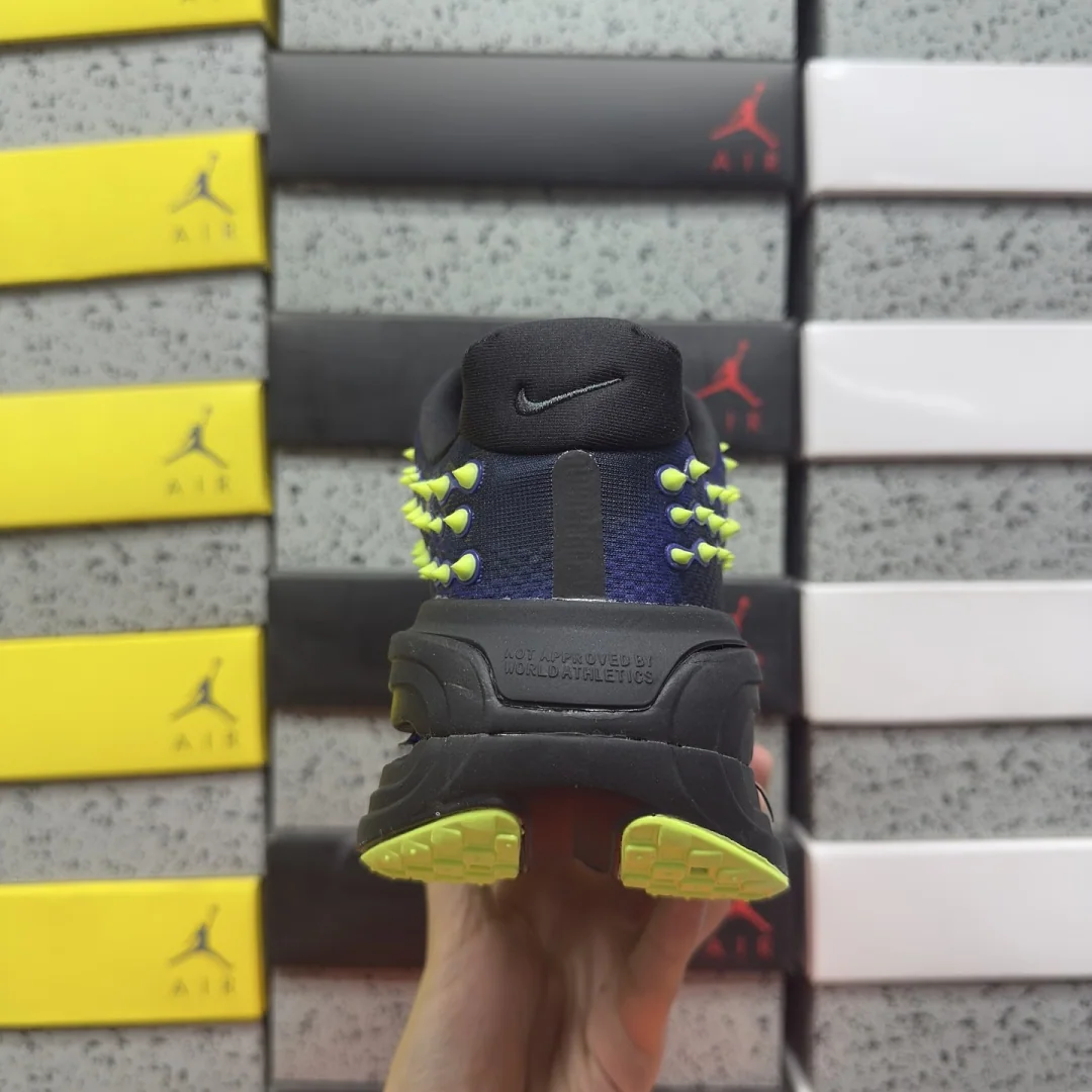 나이키 [5A] 보메로 프리미엄 QS IR2168-002 201766 Nike Vomero Premium QS Black Volt Glow 상세 이미지 3
