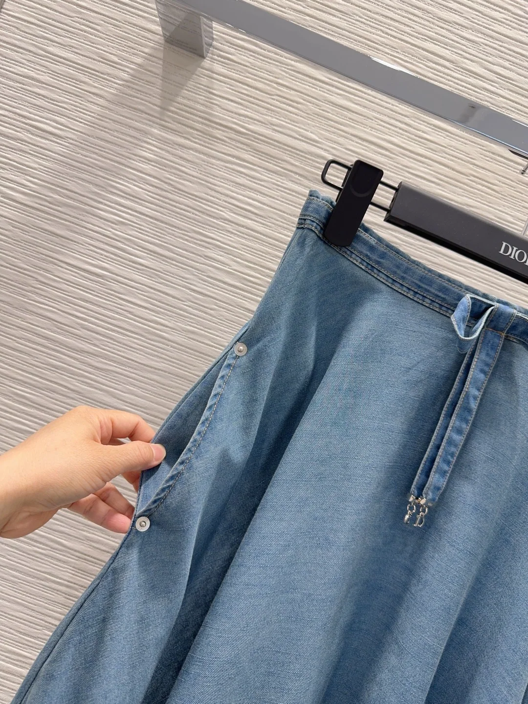 디올 데미지 워시드 데님 여성 바지 상세 이미지 3