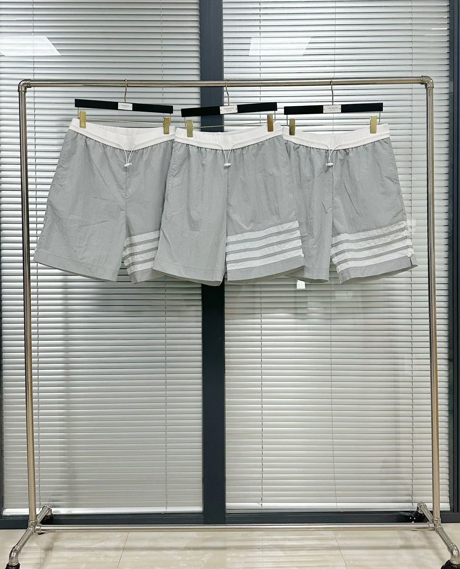 톰브라운 체크 리브 남성 니트 레플리카 46712 Thom Browne Shorts 상세 이미지 1