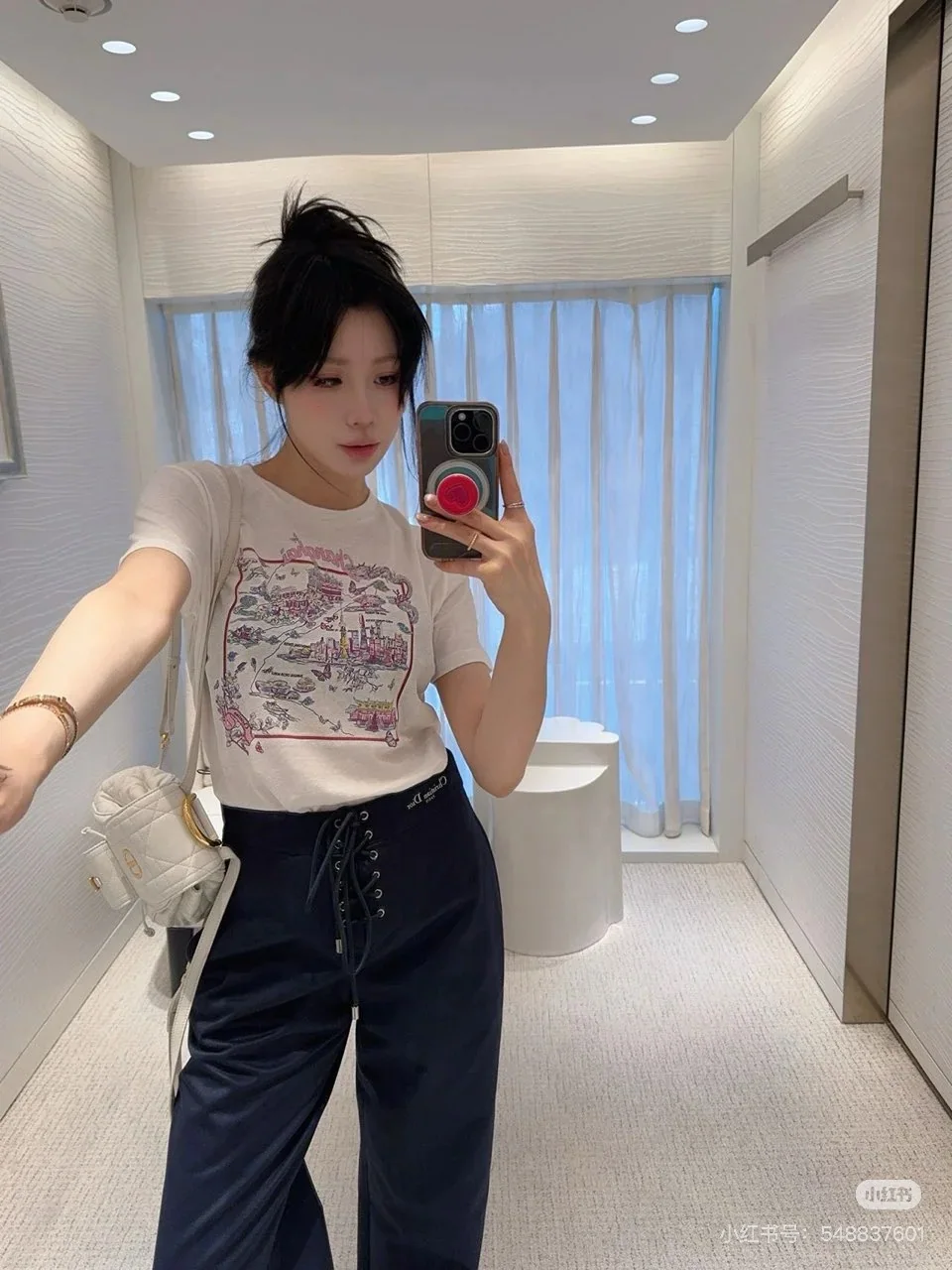 디올 상하이 밴드 석양 프린트 린넨 반팔 티셔츠 2025 SS 상세 이미지 9