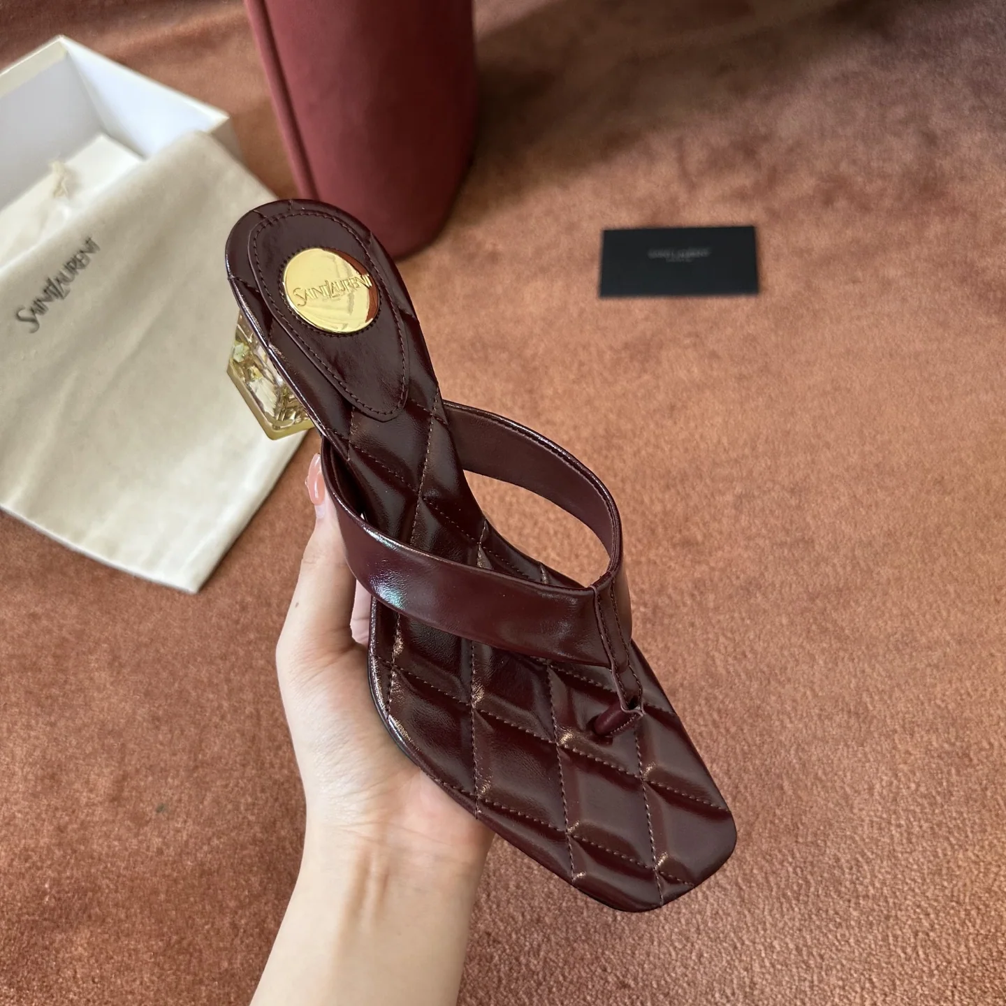 생로랑 퀼팅 앤틱 버건디 플립플랍 힐 샌들 상세 이미지 3