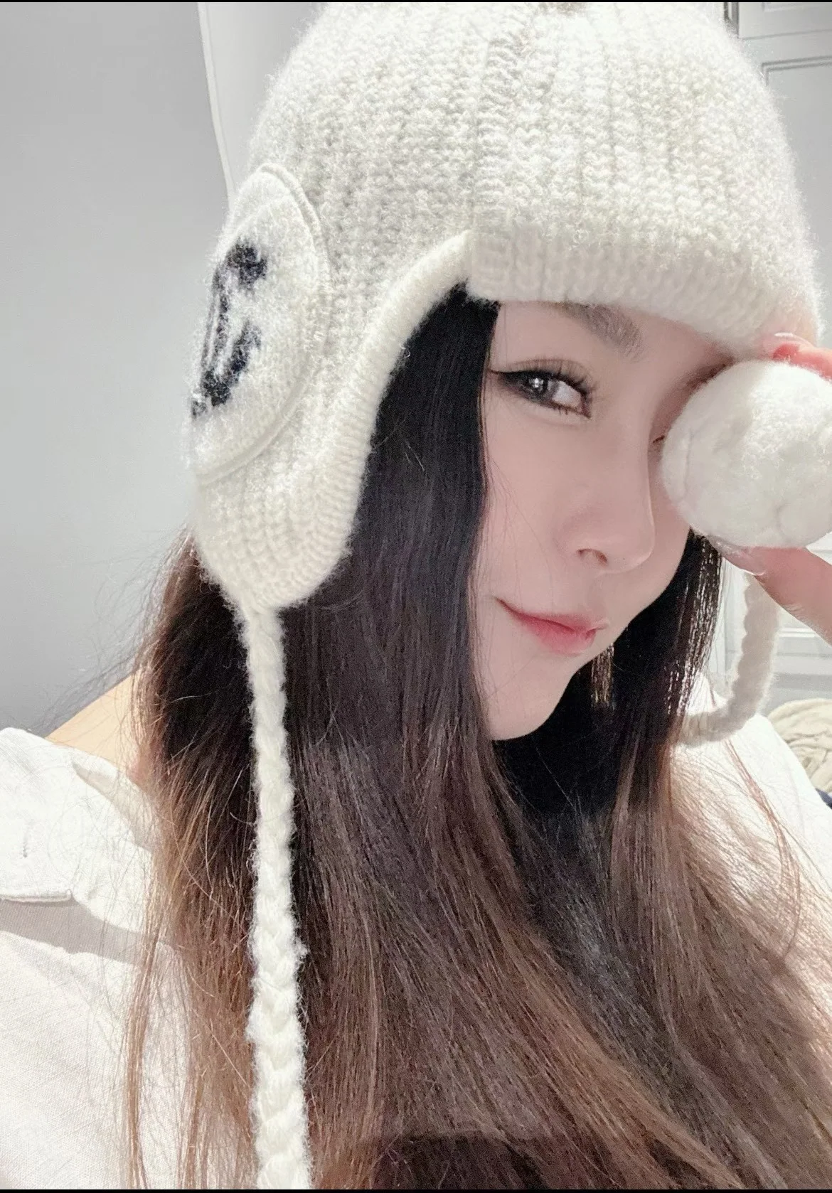 샤넬 25 N 화이트 이어 플랩 모자 상세 이미지 8