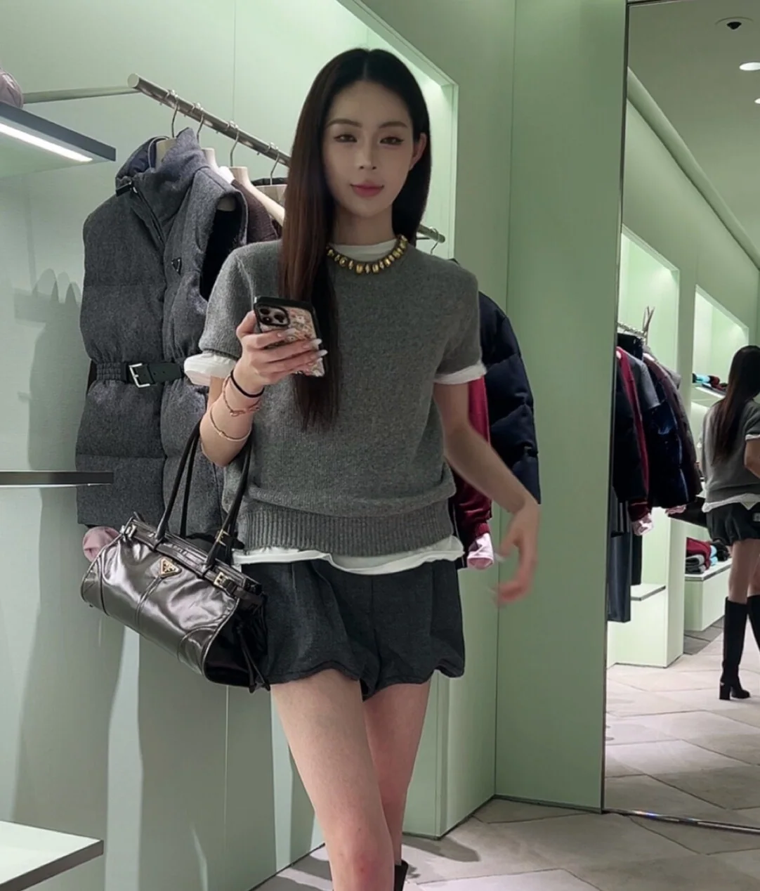프라다 큐빅 장식 캐시미어 혼방 카라 반팔 티셔츠 2026 SS 상세 이미지 3