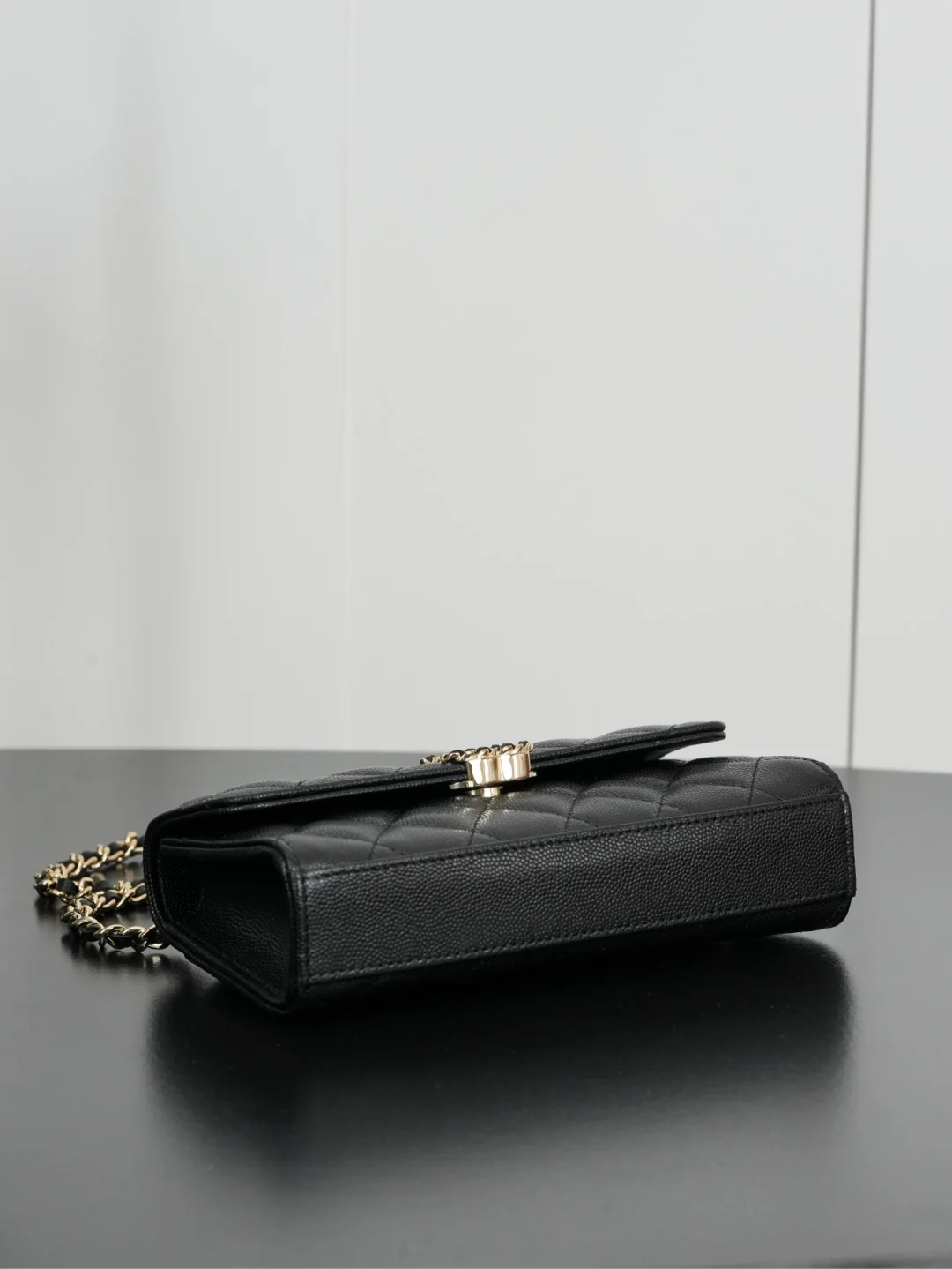샤넬 BOOM 25s 페블드 가죽 크로스백 상세 이미지 9