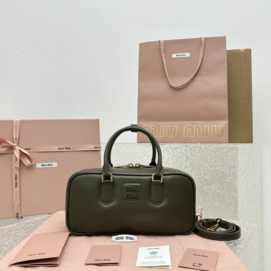 미우미우 올리브 그린 볼링백 68157