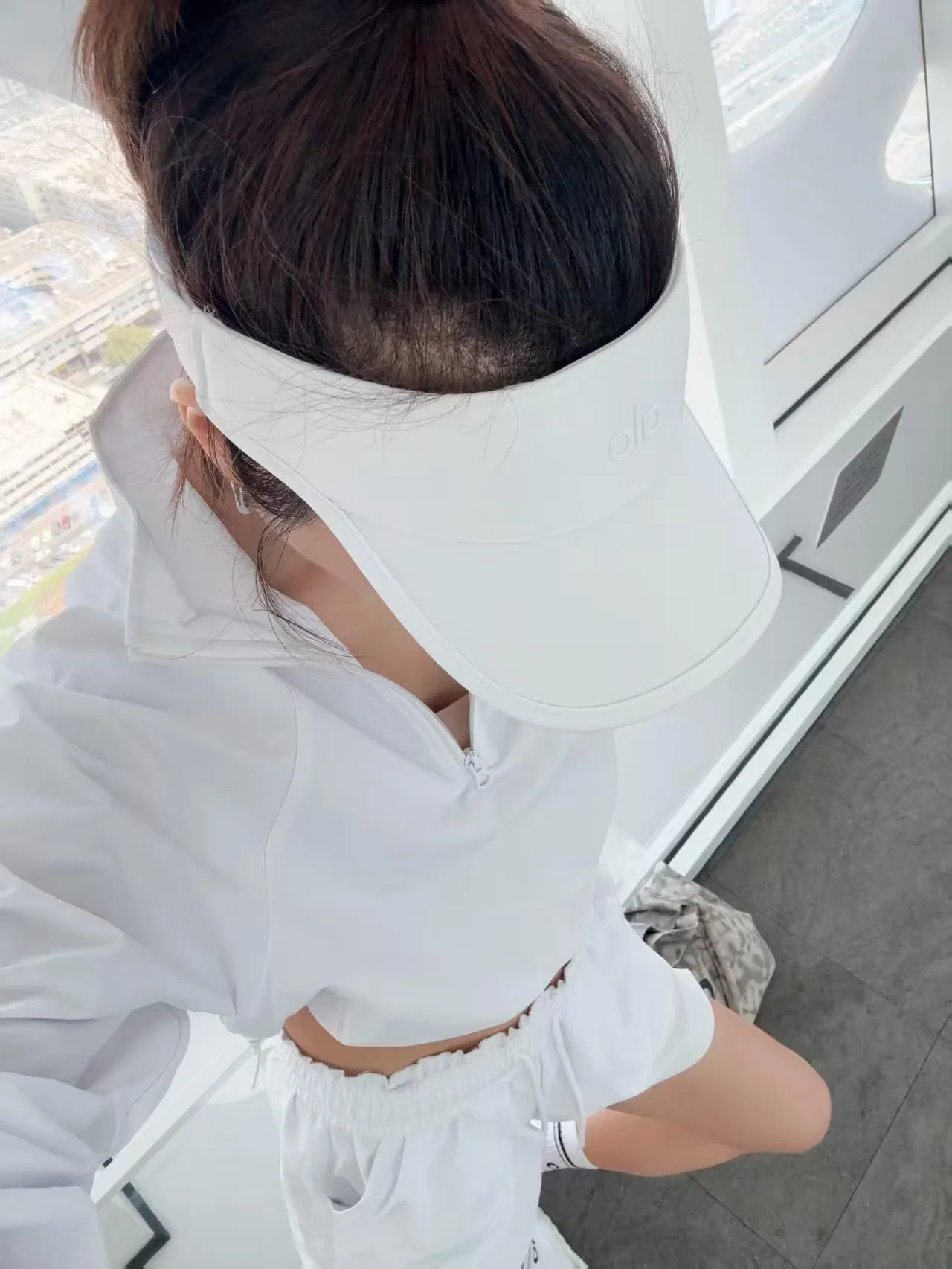 알로 써니 스포츠 지퍼 풀오버 & 반바지 세트 상세 이미지 4