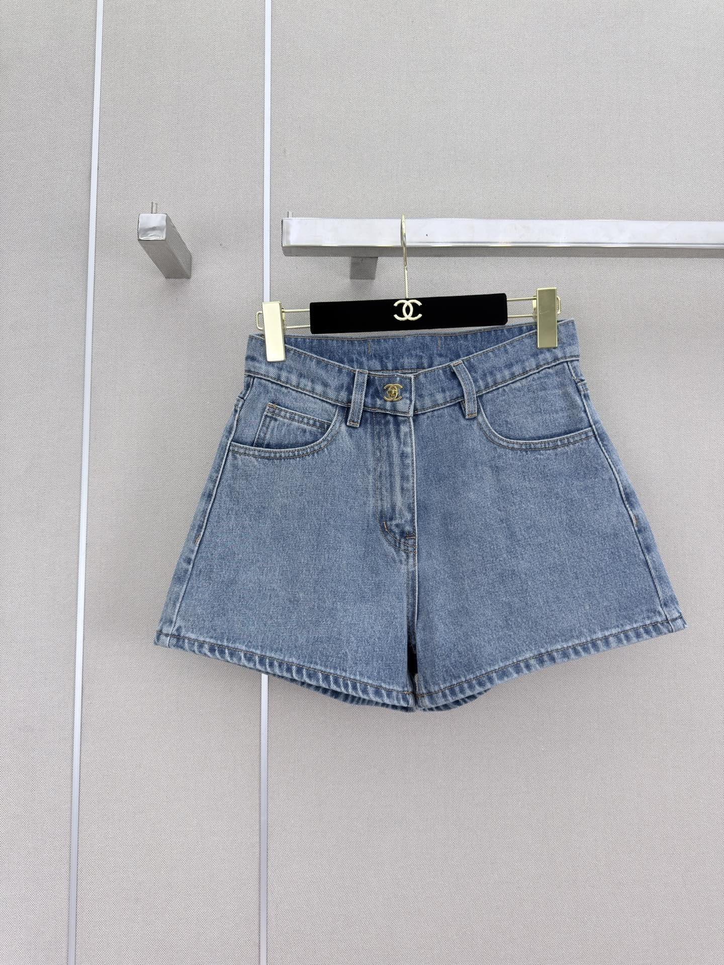 샤넬 자수 더블 C 포켓 데님 여성 반바지 상세 이미지 3