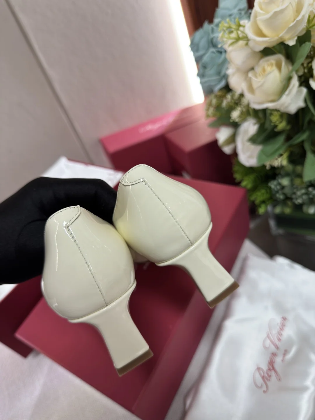 로저비비에 스퀘어 버클 로우컷 여성 신발 상세 이미지 9