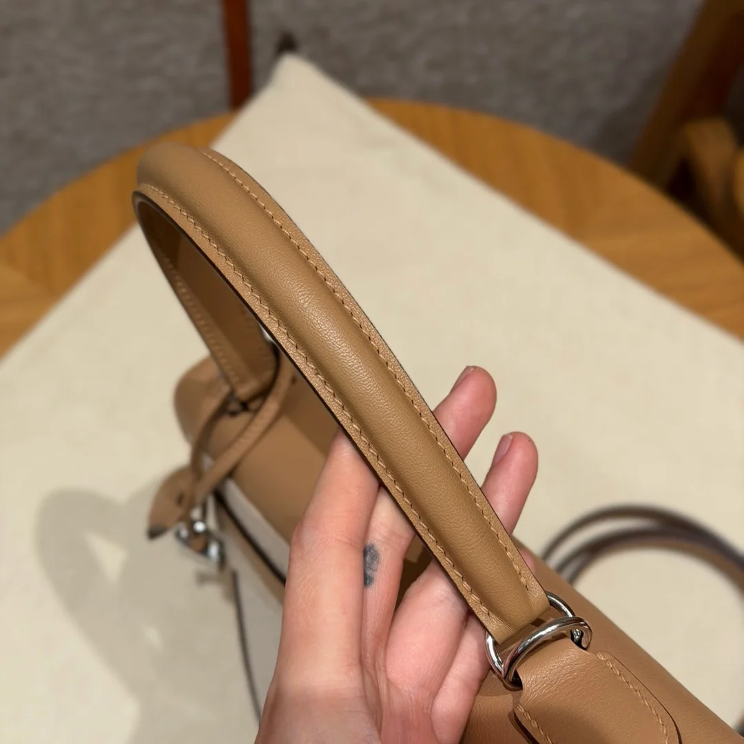 에르메스 켈리백 35 밀크티 실버 하드웨어 상세 이미지 9