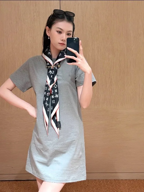 루이비통 모노그램 스카프 포인트 여성 원피스 26 SS 상세 이미지 3