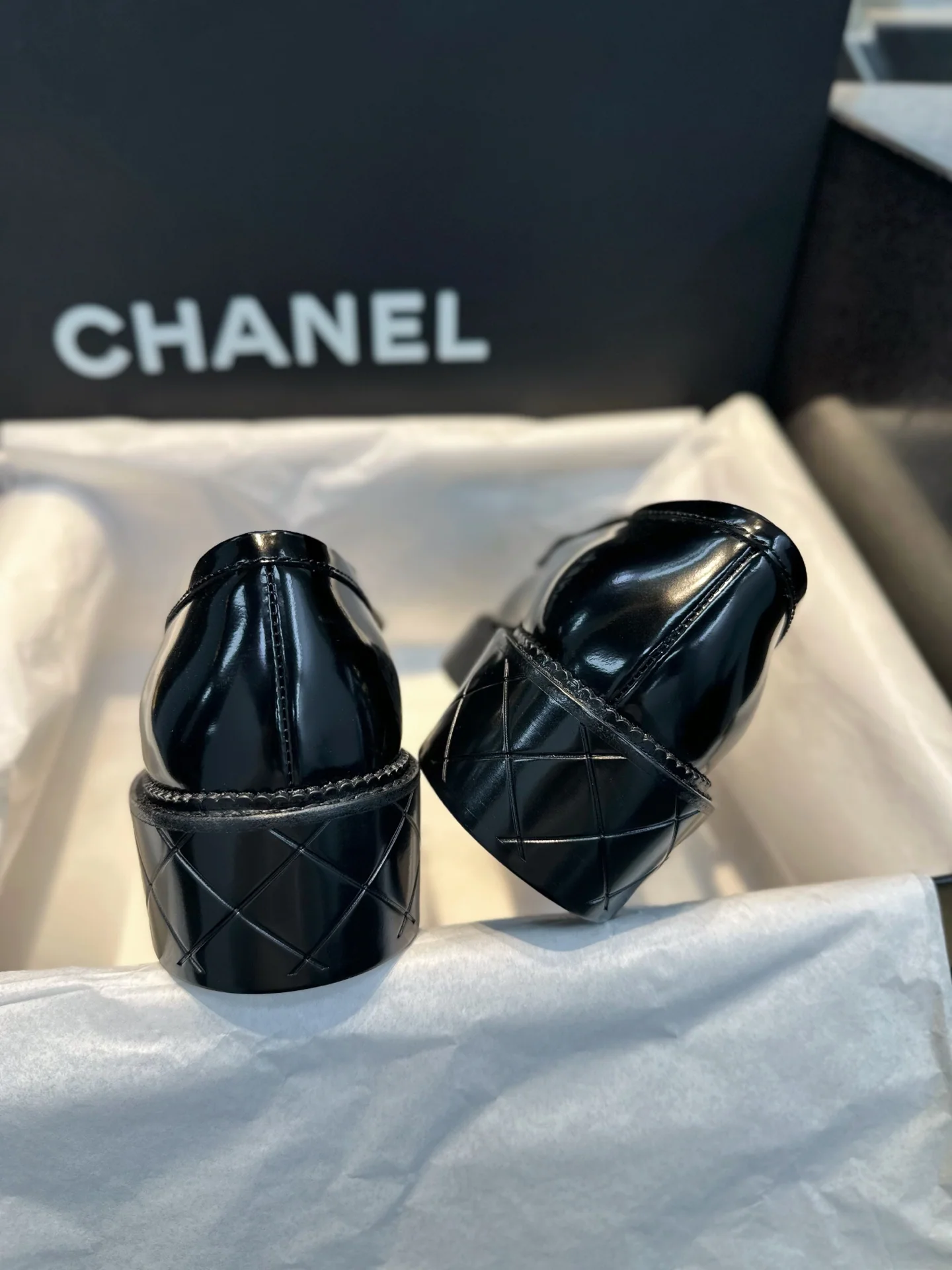 샤넬 24 K 블랙 하트 플랫폼 로퍼 3373 상세 이미지 8