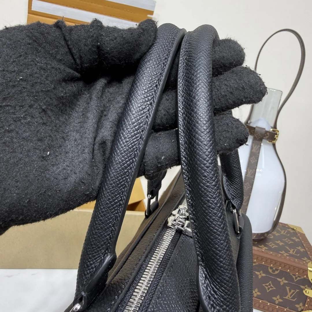 루이비통 타이가 엠보 브리프케이스 가방 M30440 상세 이미지 9