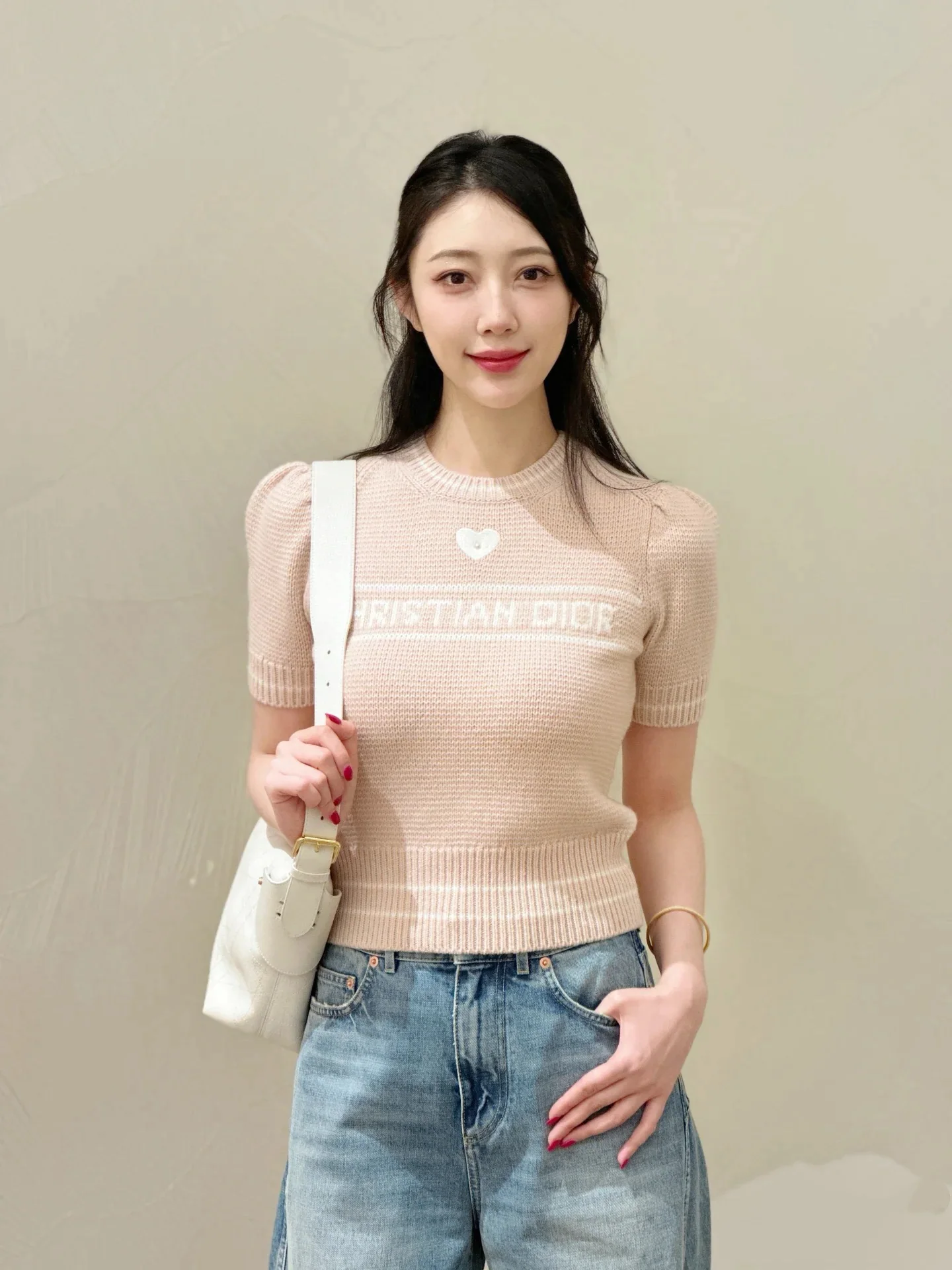 디올 캐시미어 하트 자수 반팔 니트 티셔츠 상세 이미지 4